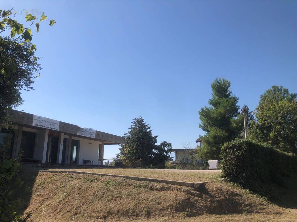 Locale Commerciale in vendita a Canzano