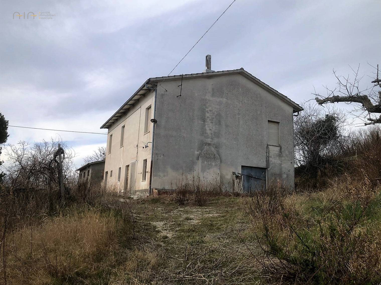 Casale Colonico Rustico in vendita a Santa Vittoria in Matenano