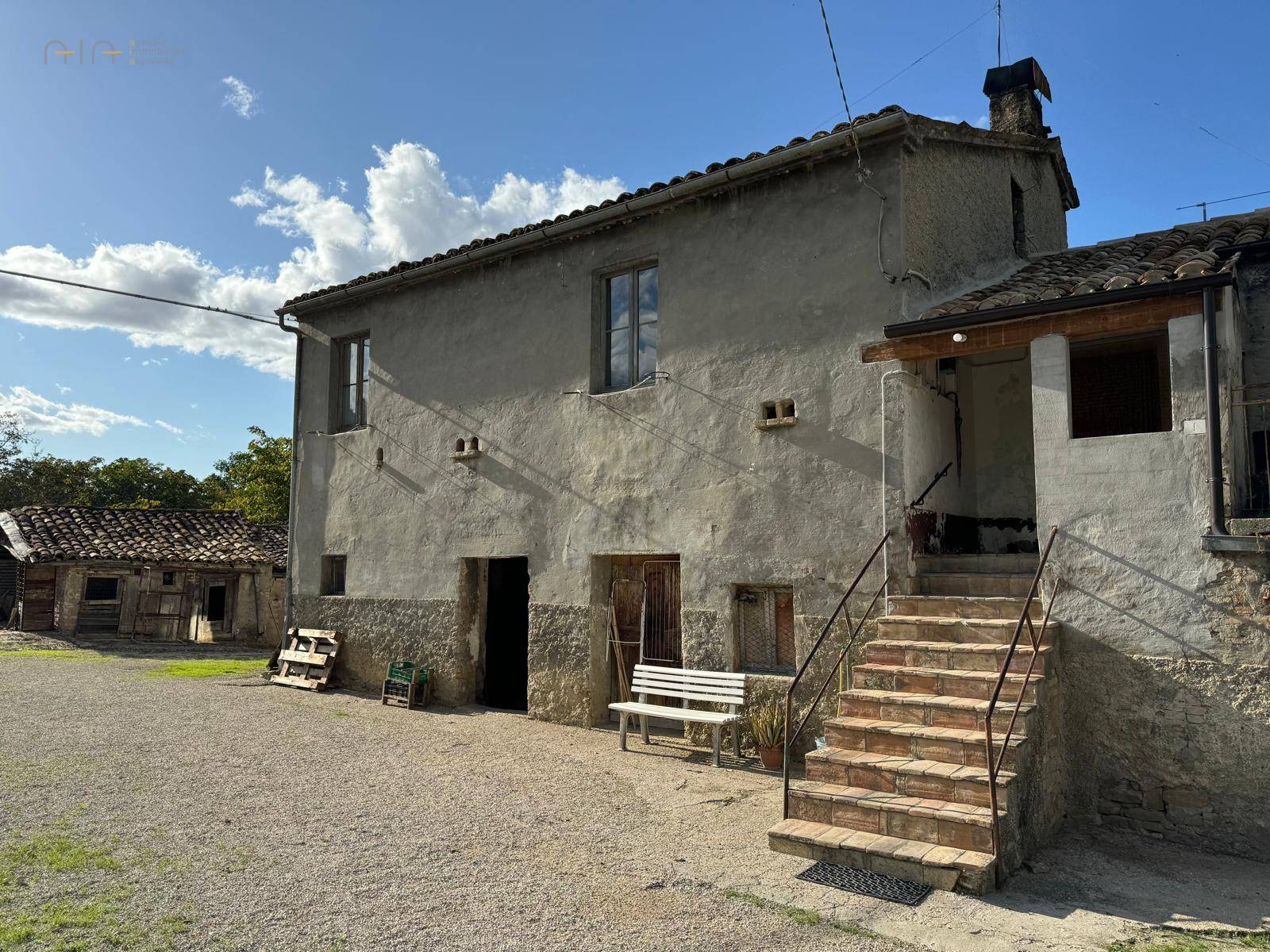 Casale Colonico Rustico in vendita a Servigliano