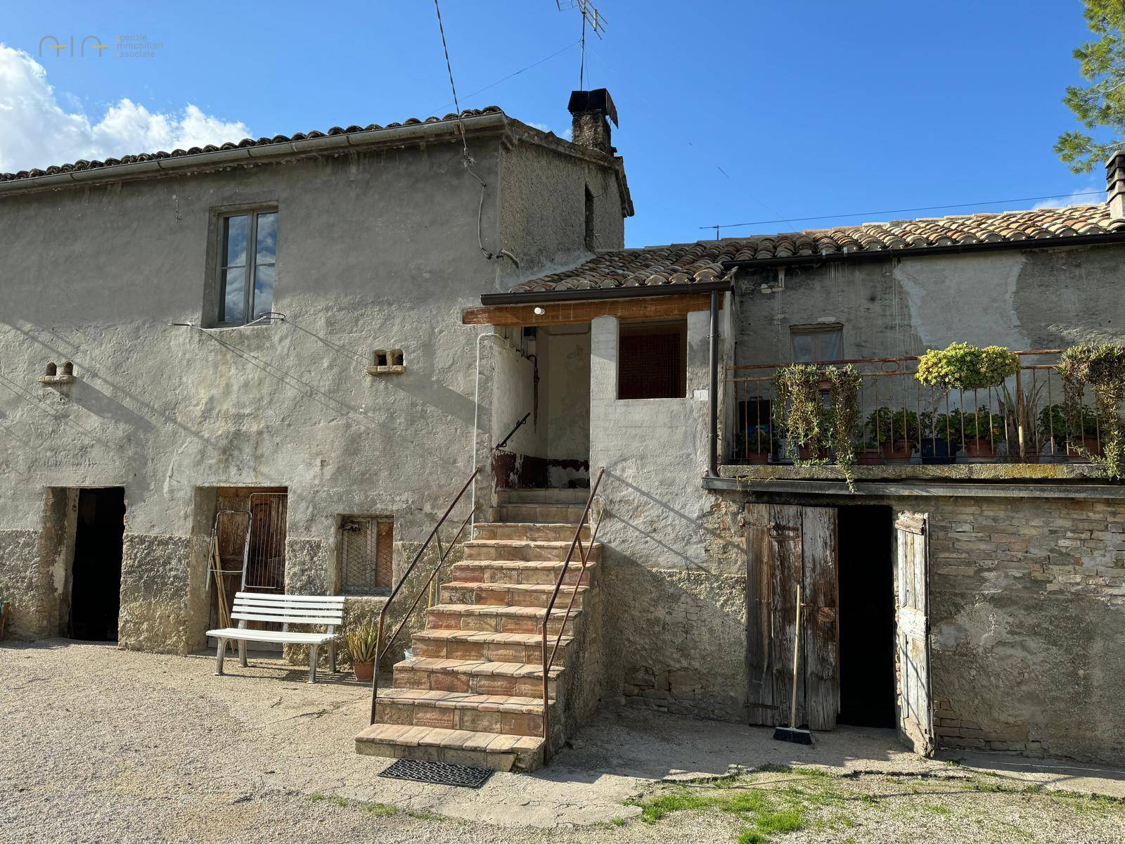 Casale Colonico Rustico in vendita a Servigliano