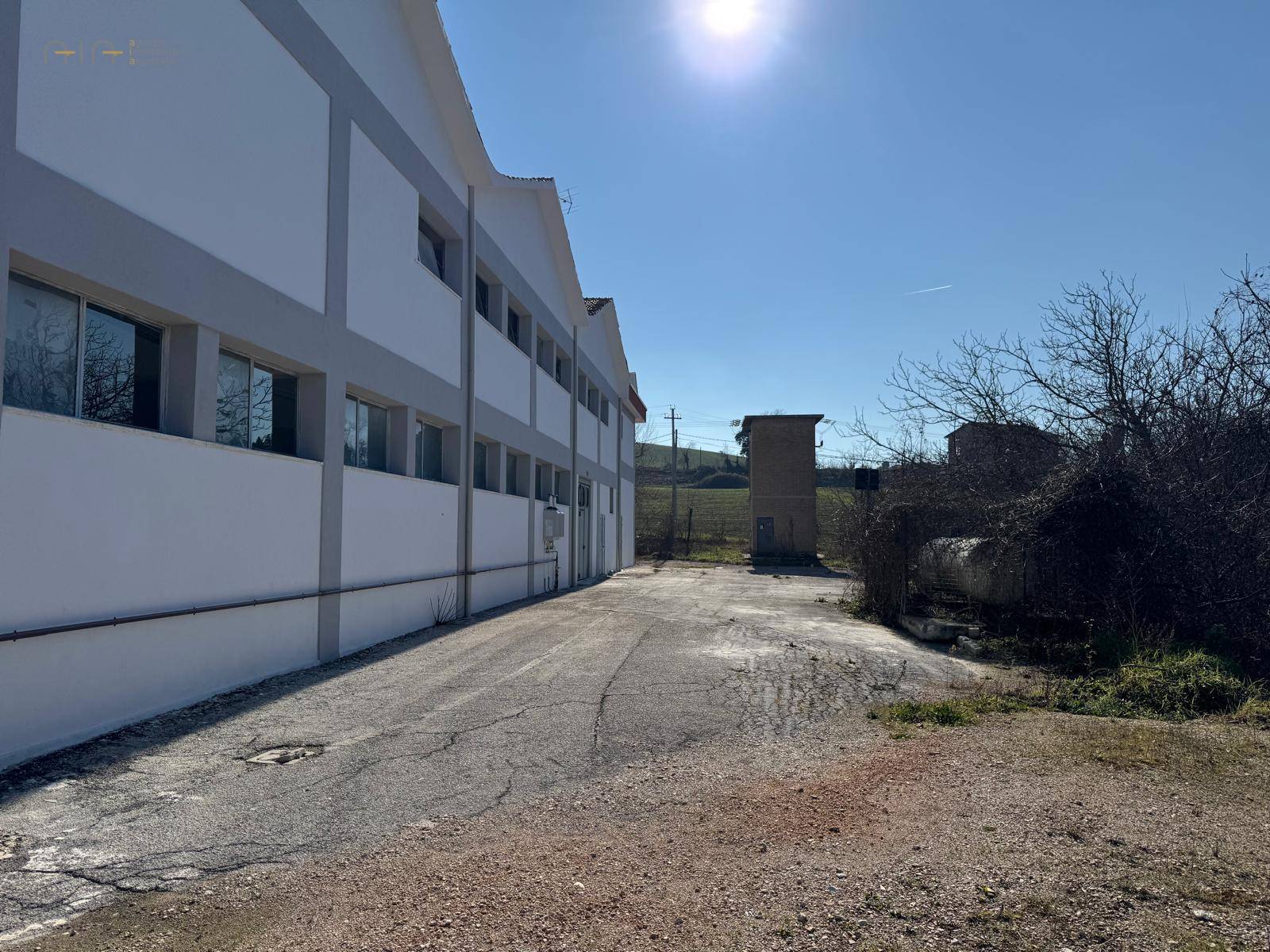 Locale Artigianale / Deposito in vendita a Loro Piceno