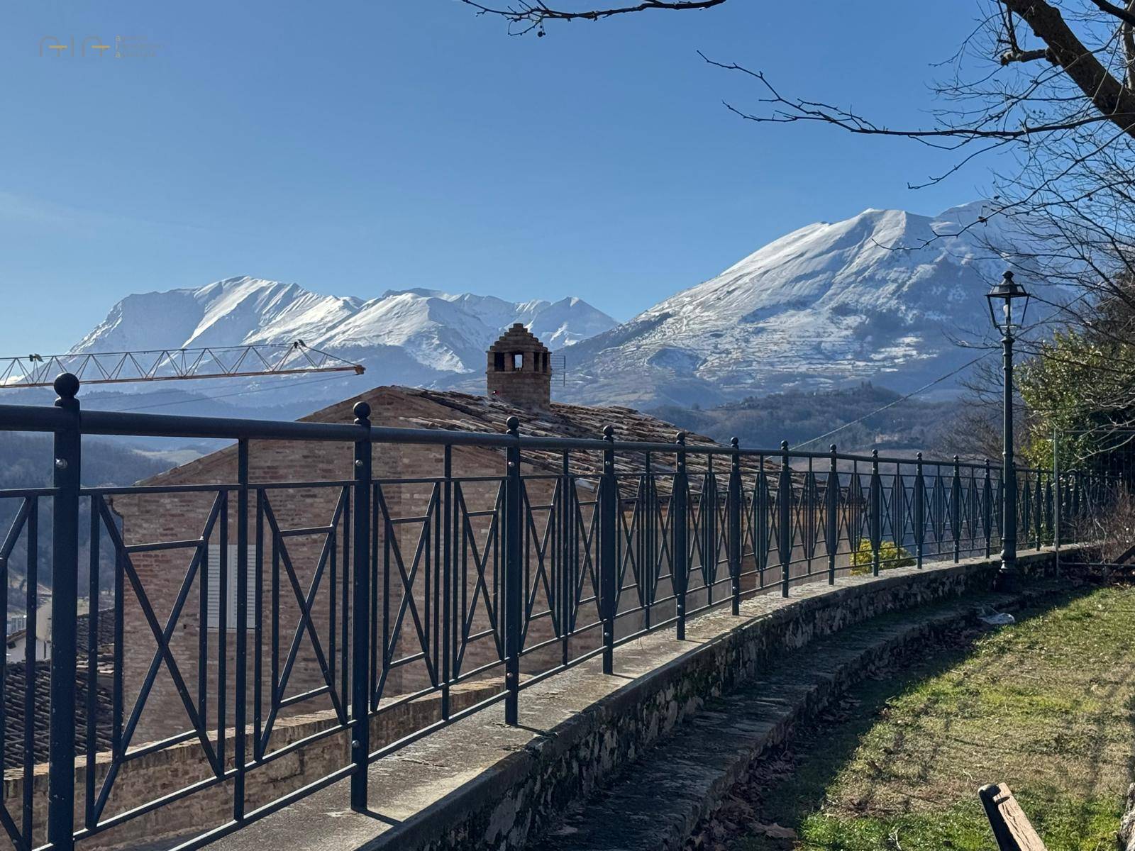 Casa cielo - terra in vendita a Amandola, Centrale / Centro Storico