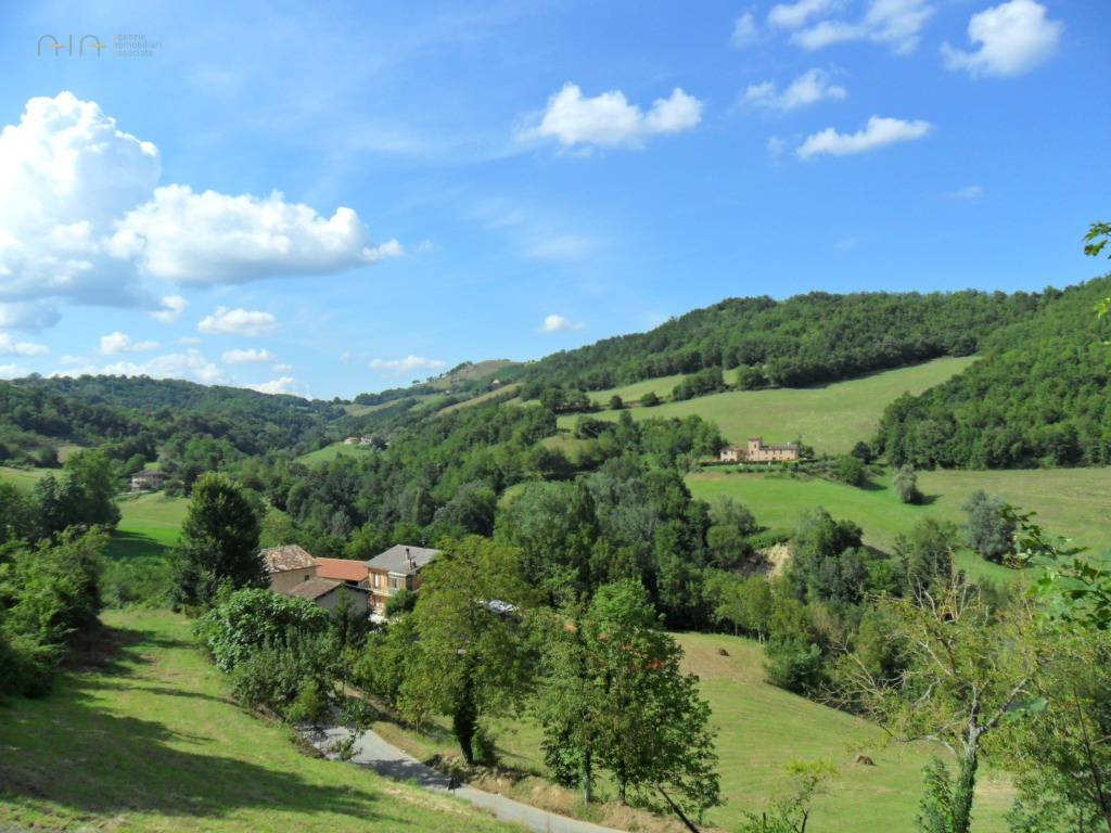 Terreno Agricolo (con / Senza Piccolo Prefabbricato) in vendita a Amandola, Collinare
