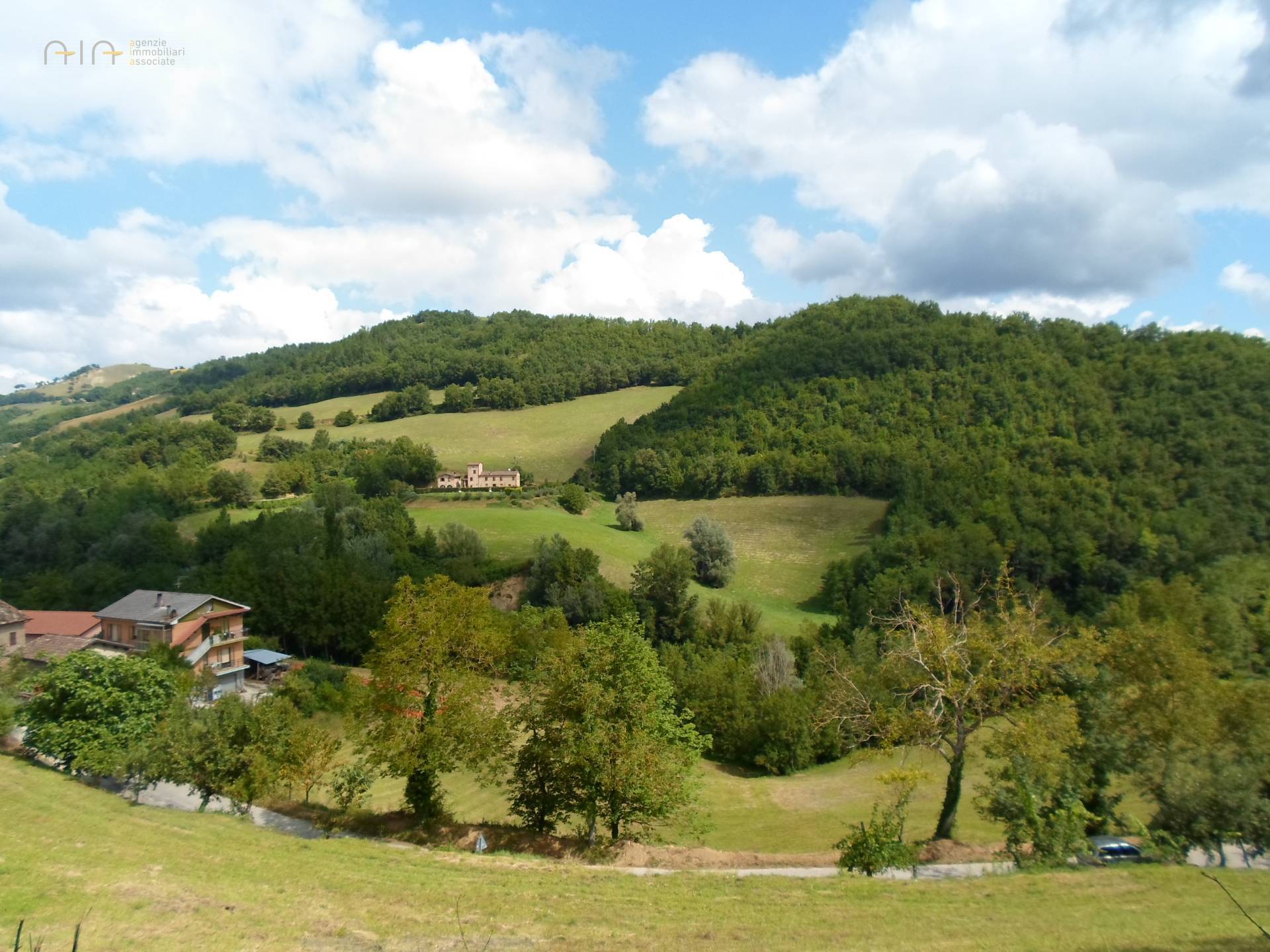 Terreno Agricolo (con / Senza Piccolo Prefabbricato) in vendita a Amandola, Collinare