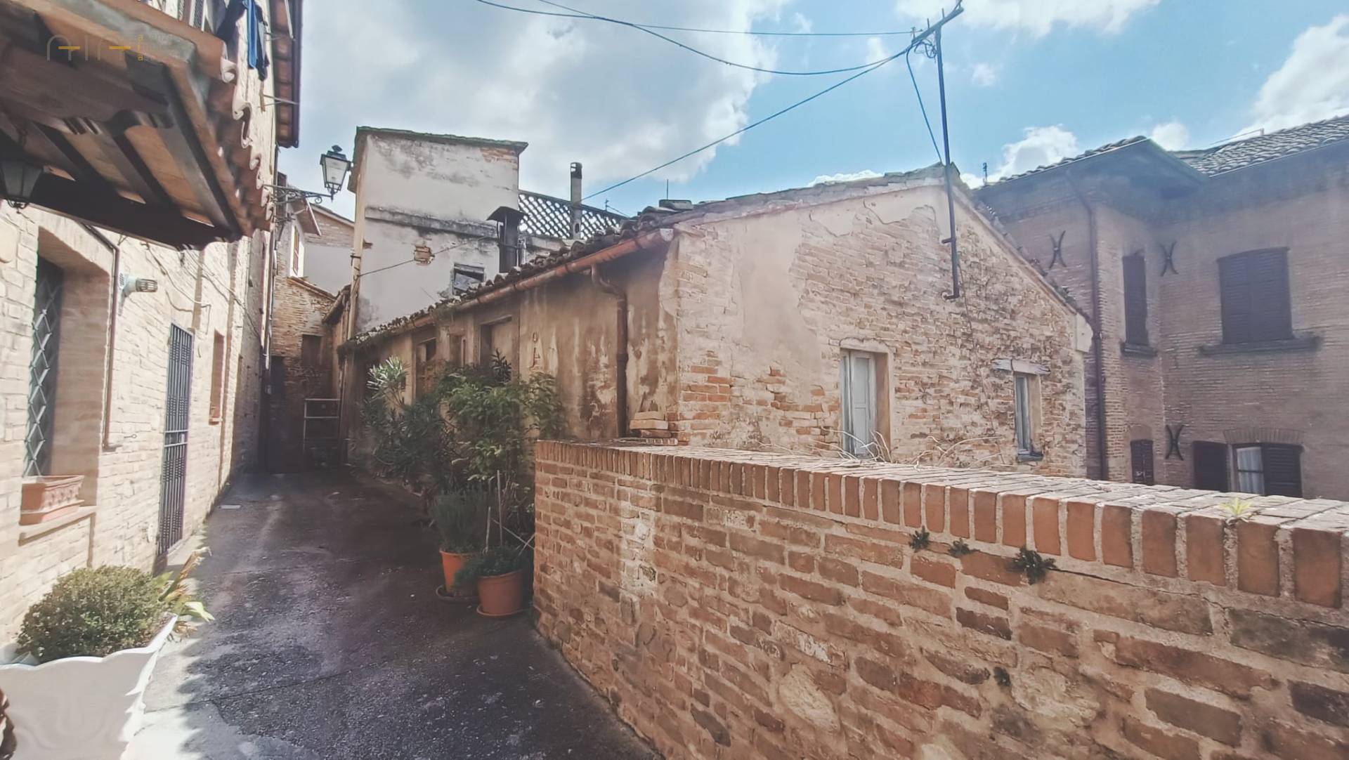 Casa cielo - terra in vendita a Amandola, Centrale / Centro Storico