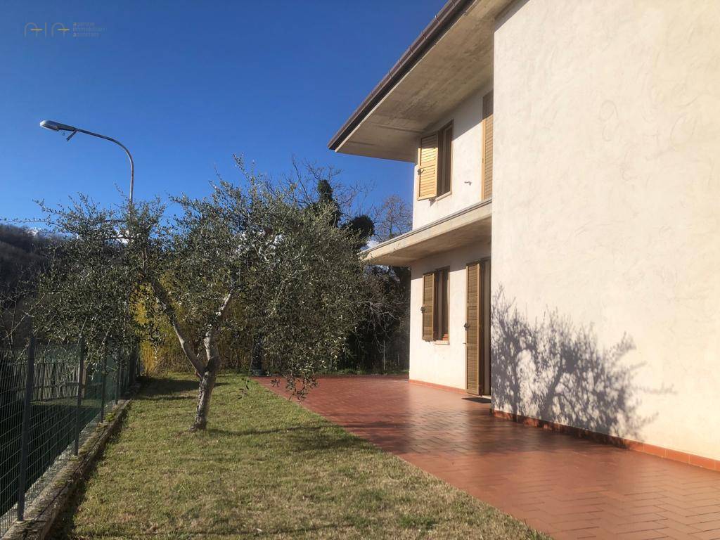 Villa singola in vendita a Amandola, Collinare