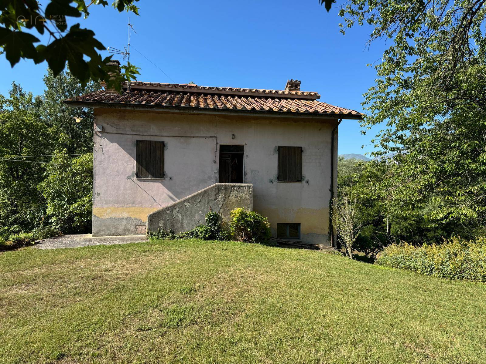 Casale Colonico Rustico in vendita a Amandola, Collinare