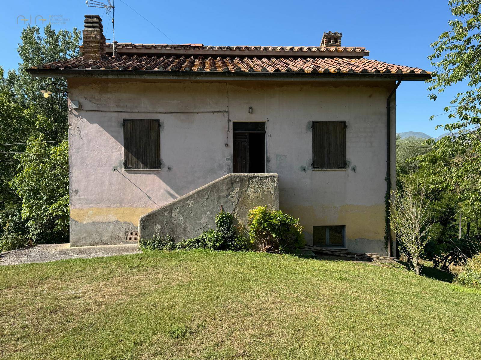Casale Colonico Rustico in vendita a Amandola, Collinare