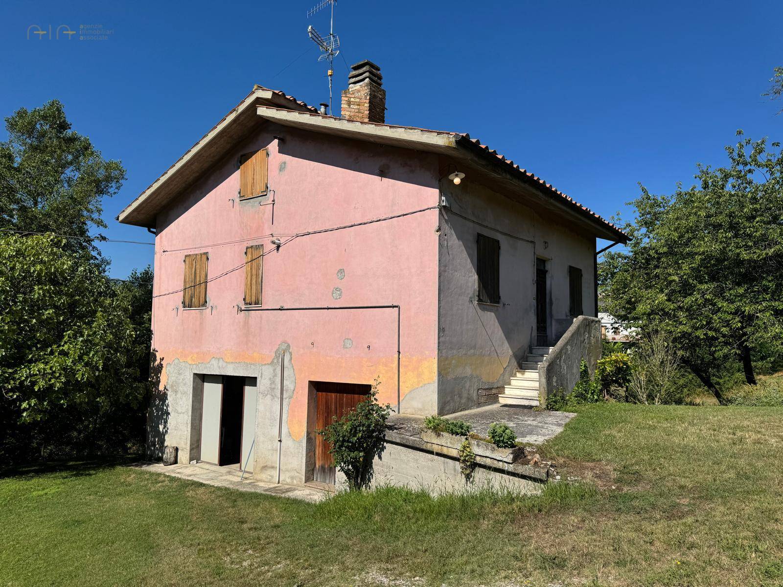 Casale Colonico Rustico in vendita a Amandola, Collinare
