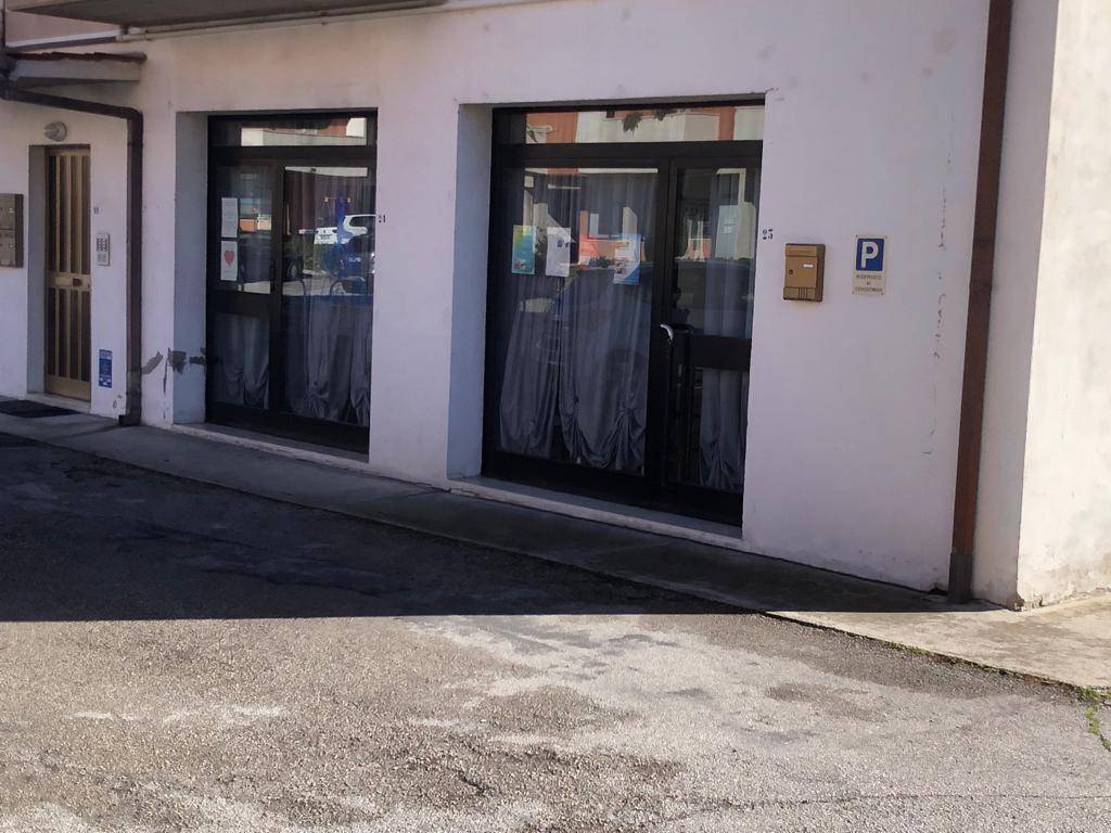 Locale Commerciale in affitto a Comunanza, Centrale / Centro Storico
