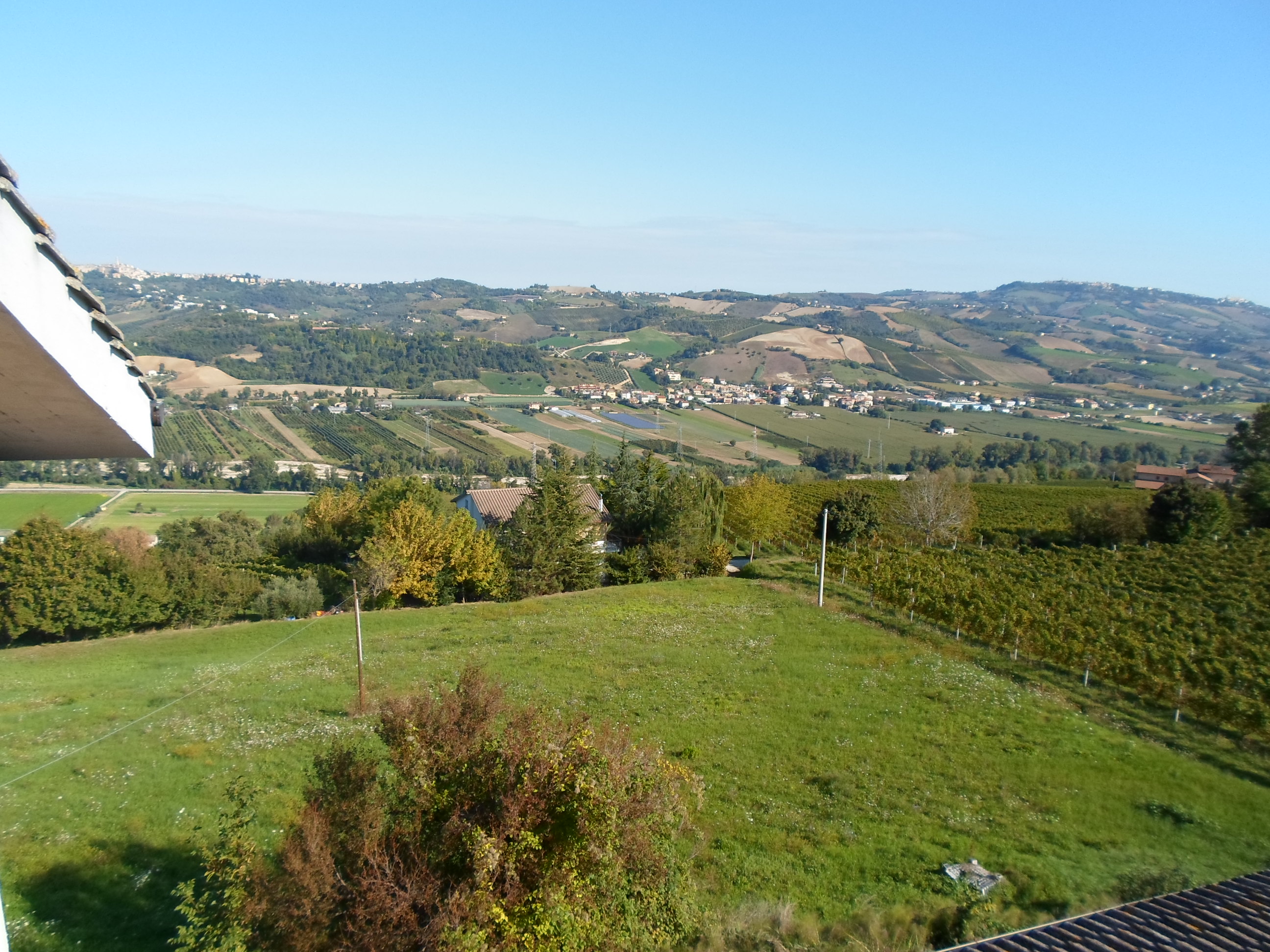 Stabile / Palazzo in vendita a Carassai, Collinare