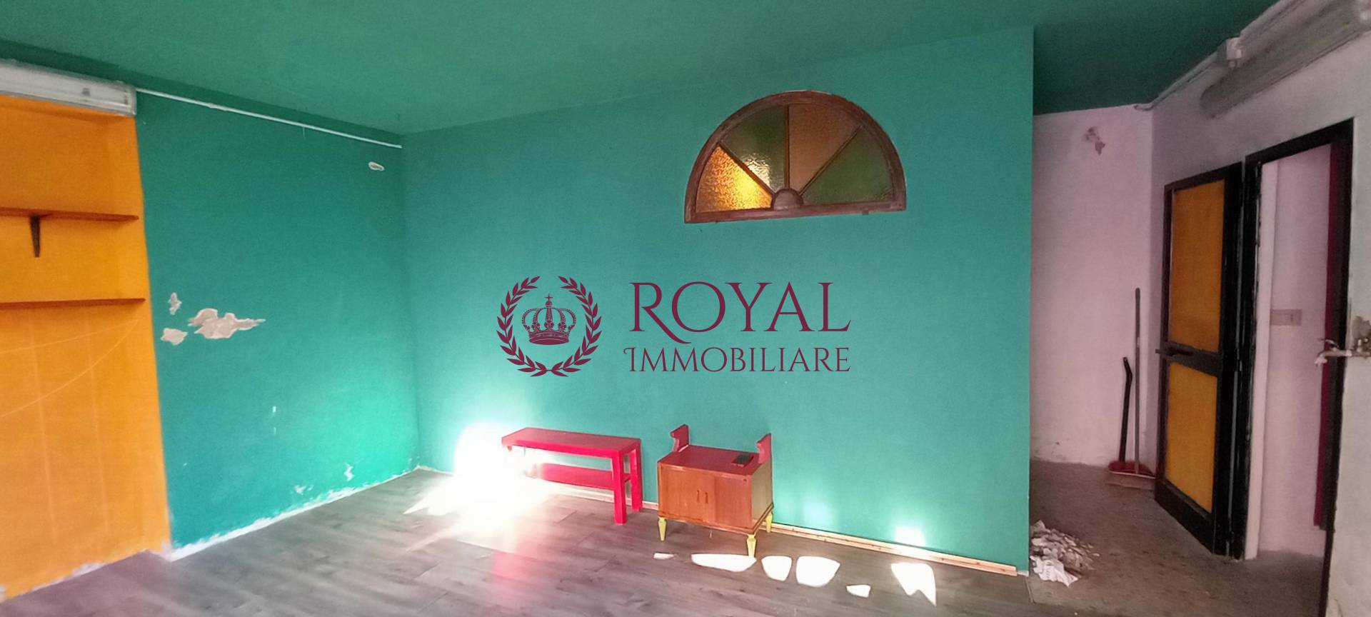 Locale commerciale in affitto a Livorno, Centro