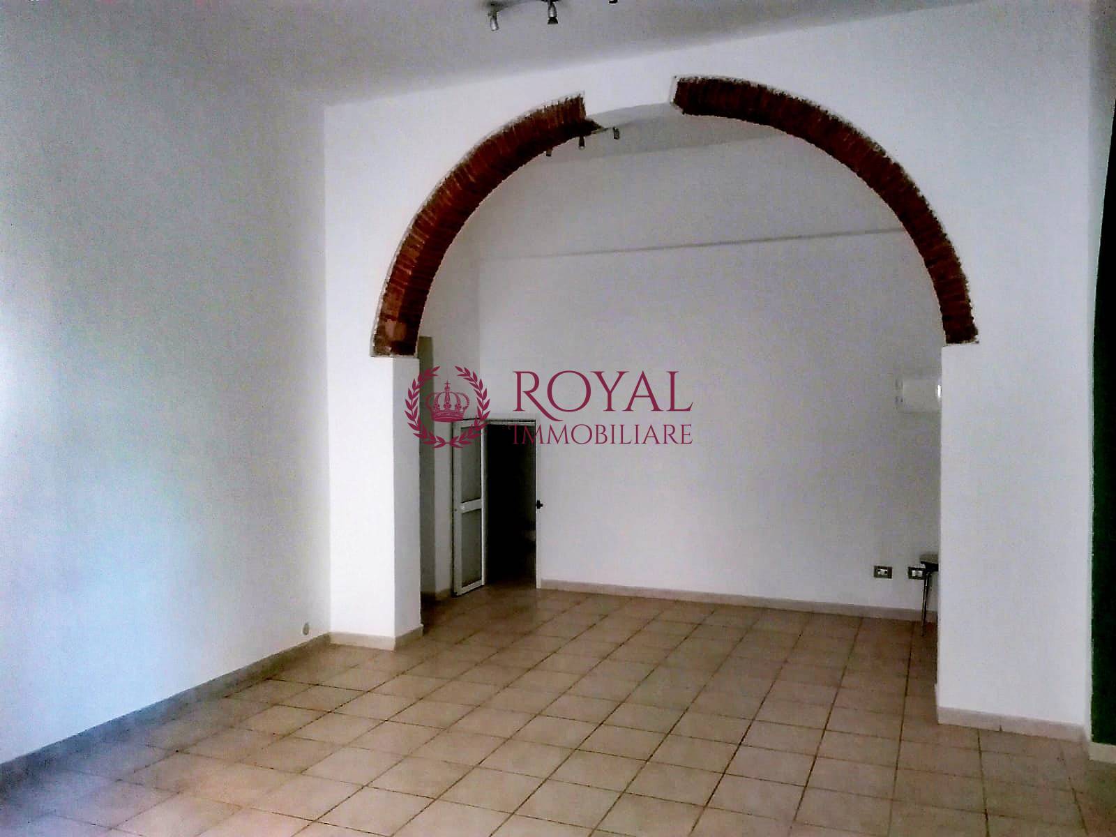 Locale commerciale in affitto a Livorno, Cavour