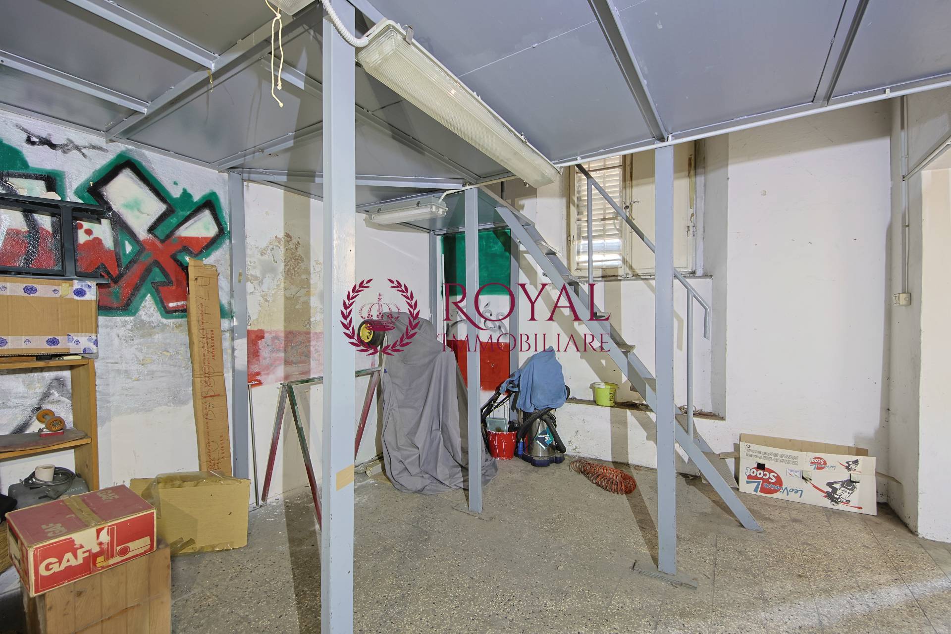 Fondo in vendita a Livorno, Cavour