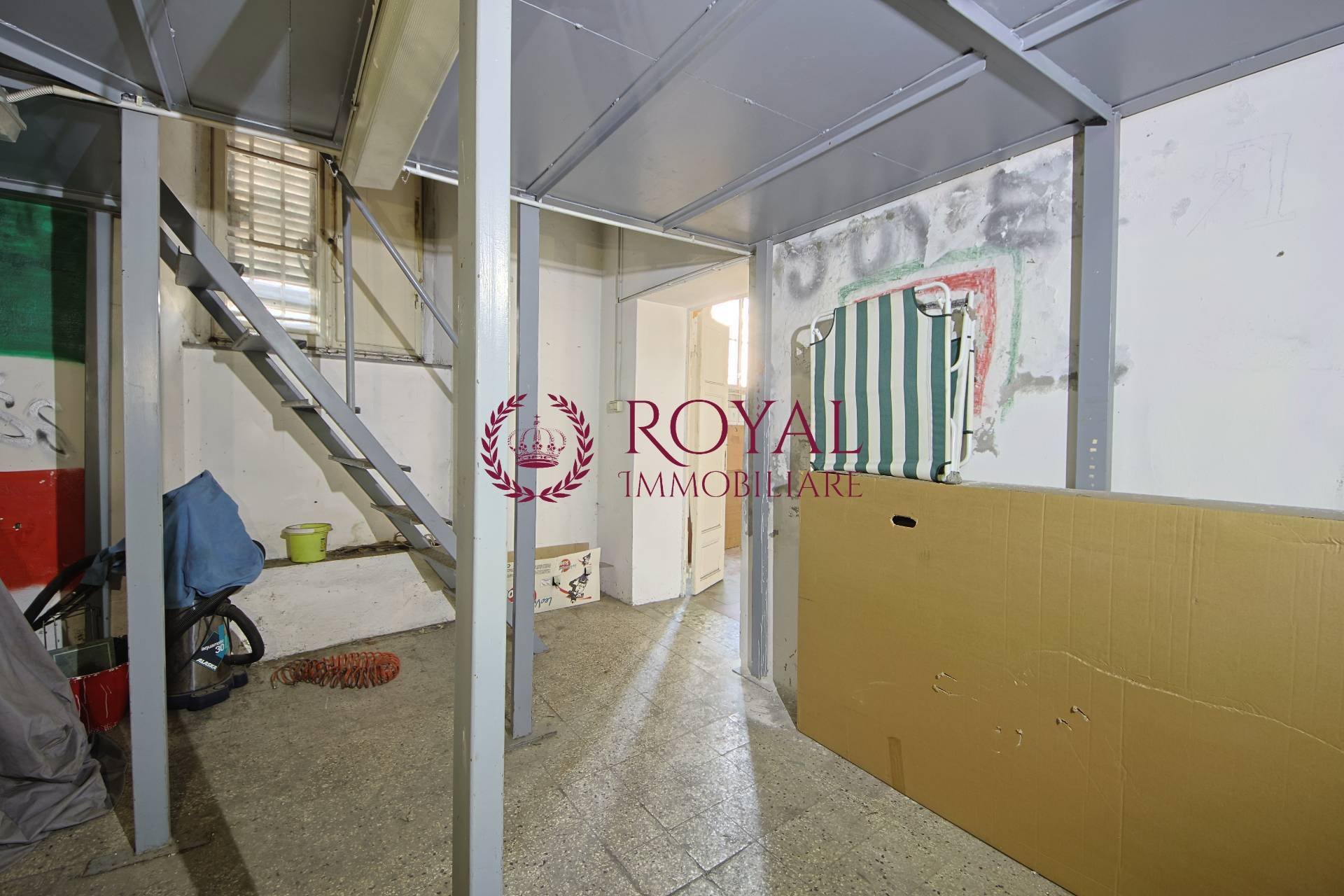 Fondo in vendita a Livorno, Cavour