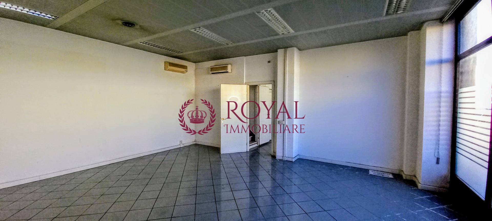 Locale commerciale in vendita a Livorno, Cavour