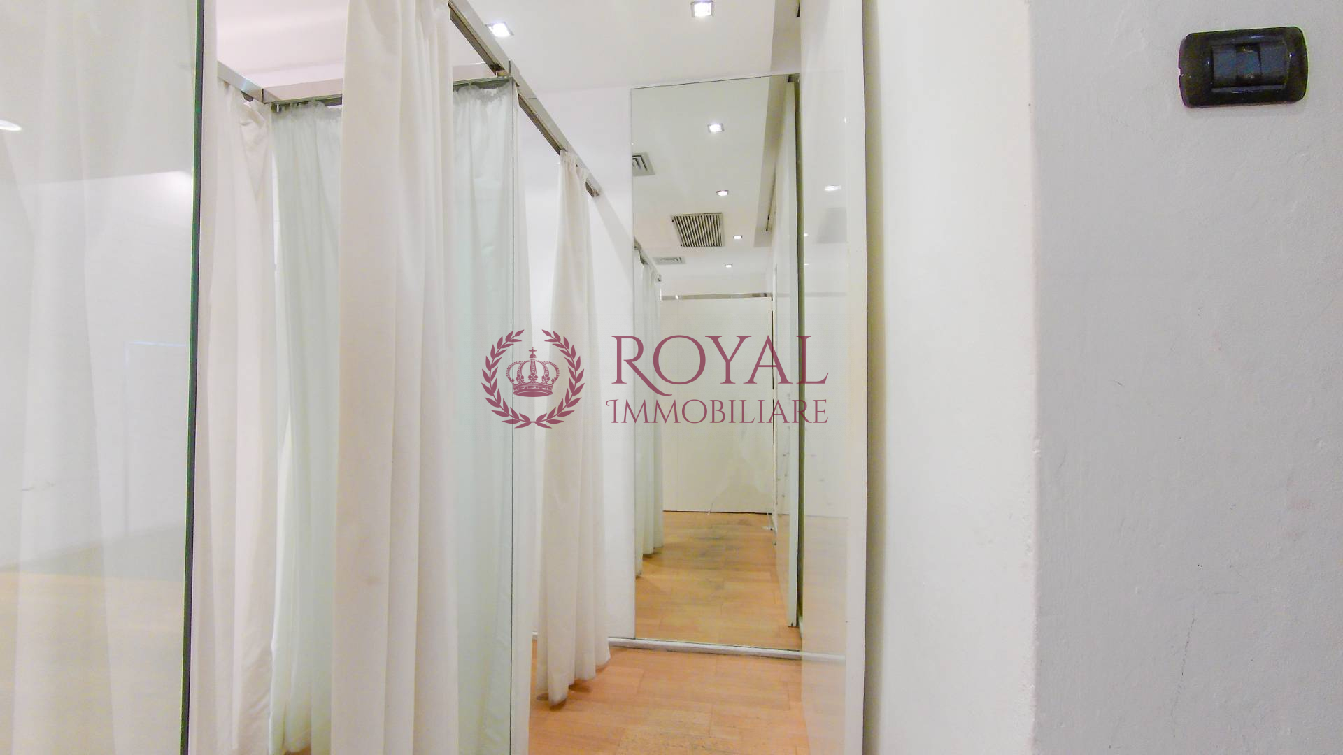 Locale commerciale in affitto a Livorno, Centro