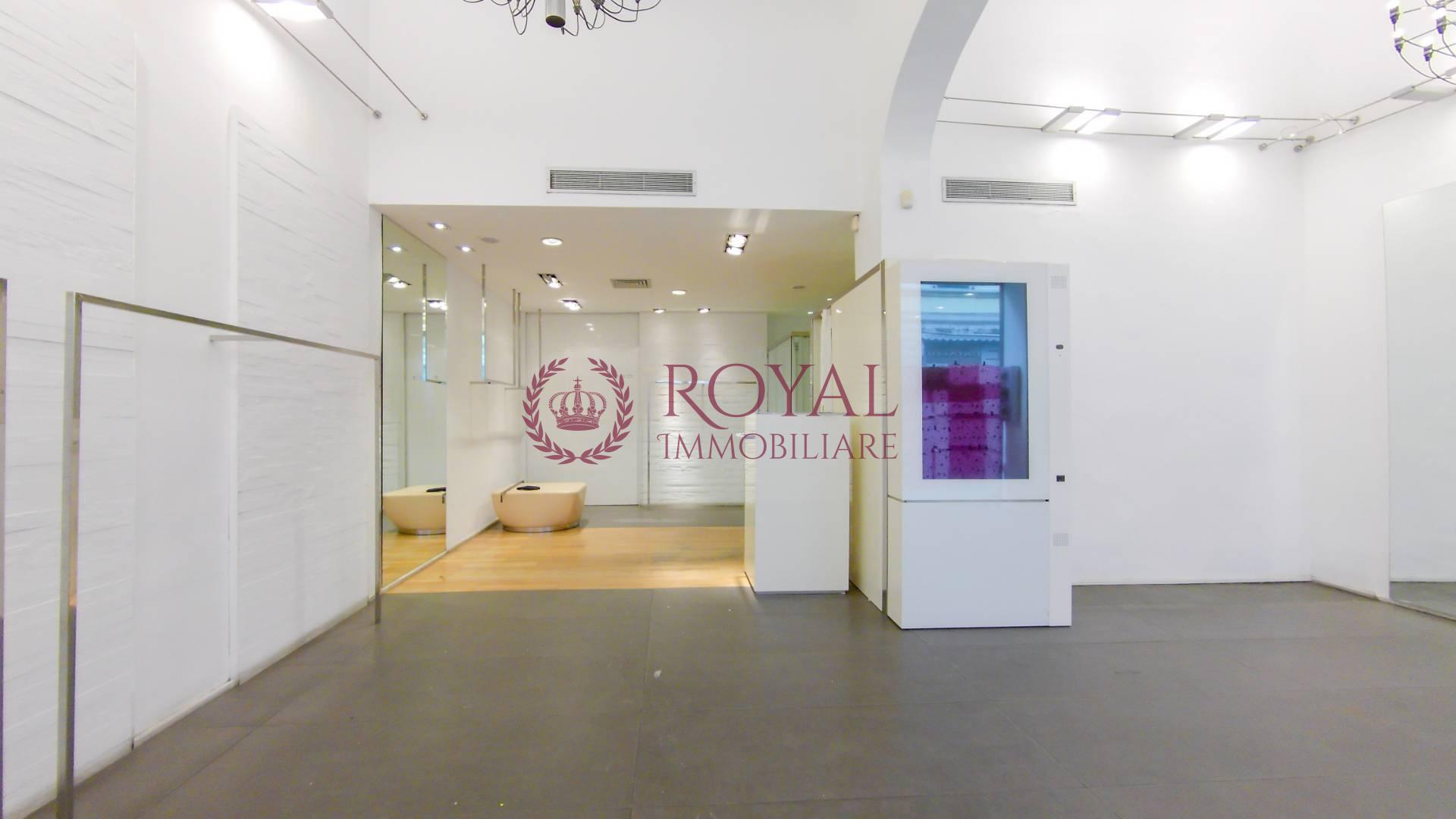 Locale commerciale in affitto a Livorno, Centro