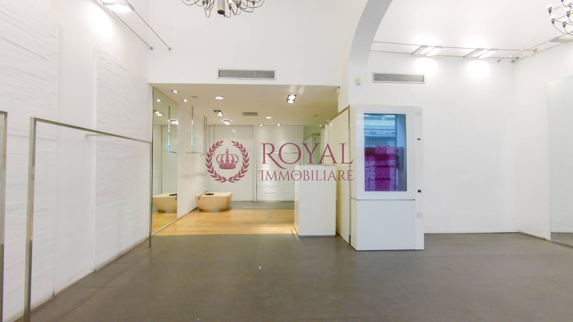 Locale commerciale in affitto a Livorno, Centro