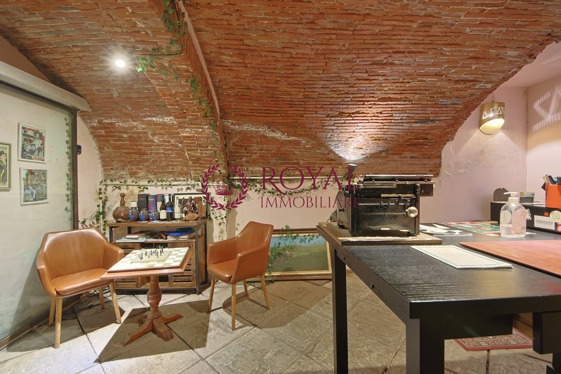 Locale commerciale in vendita a Livorno, Porta a Mare