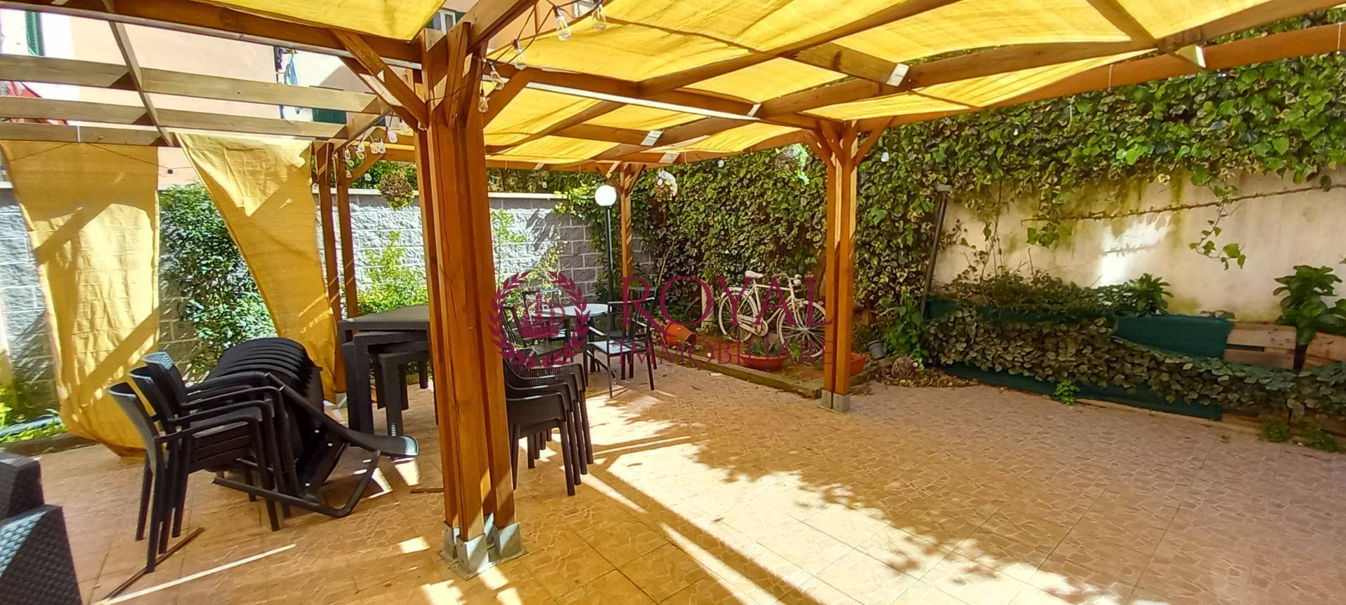 Locale commerciale in affitto a Livorno, Centro