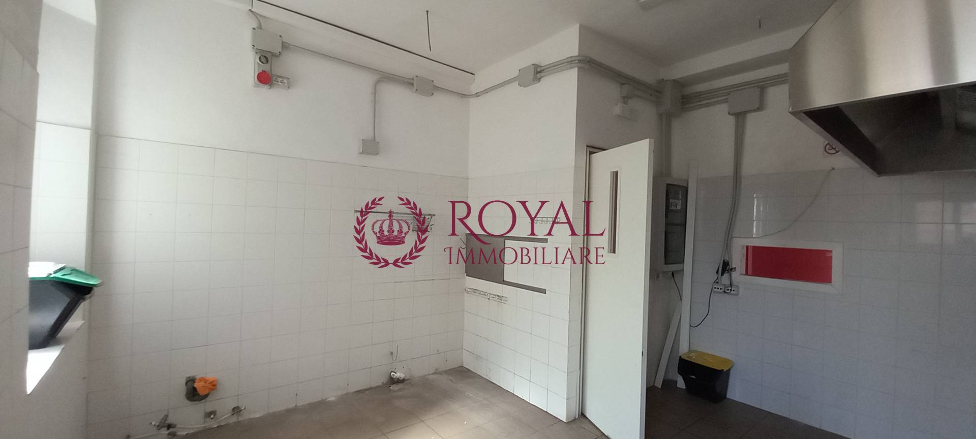 Locale commerciale in affitto a Livorno, Centro