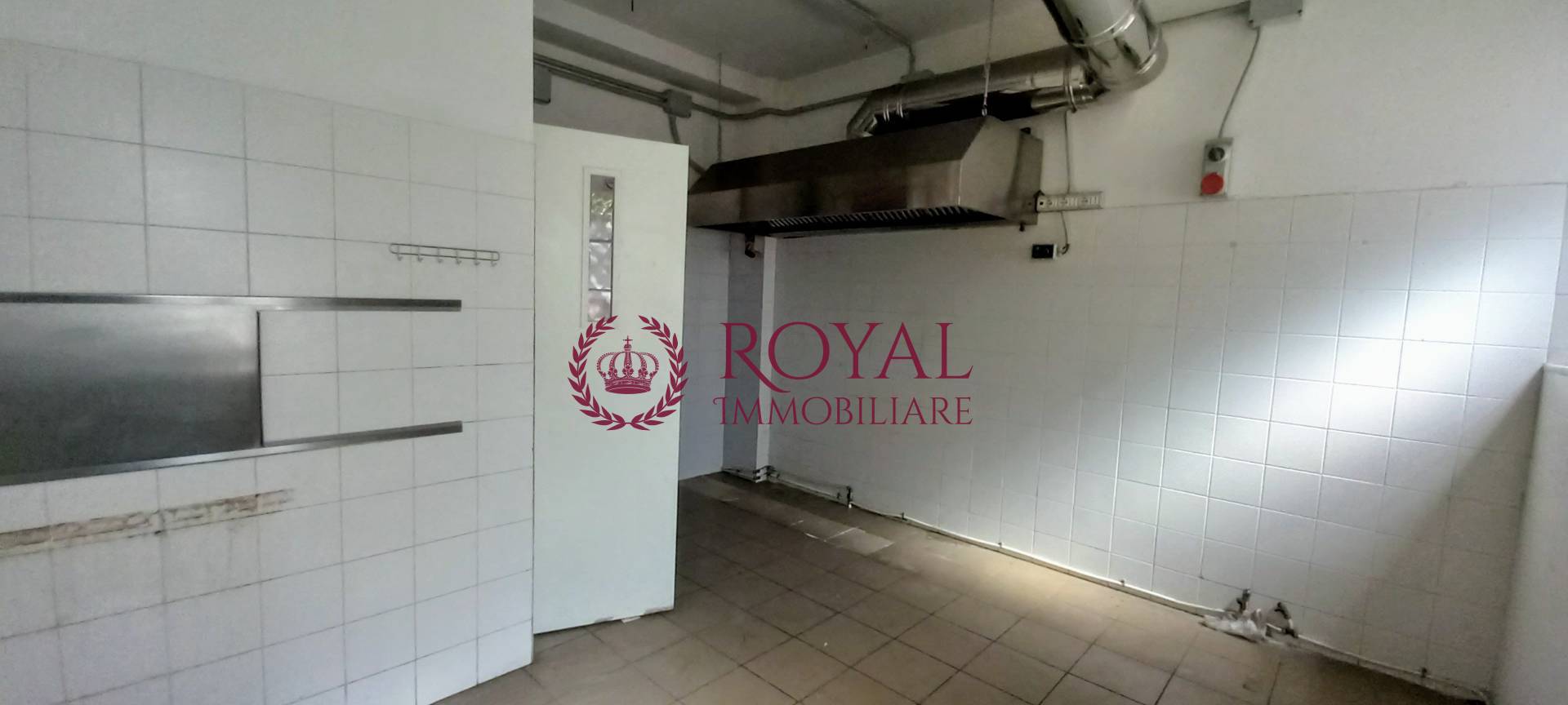 Locale commerciale in affitto a Livorno, Centro