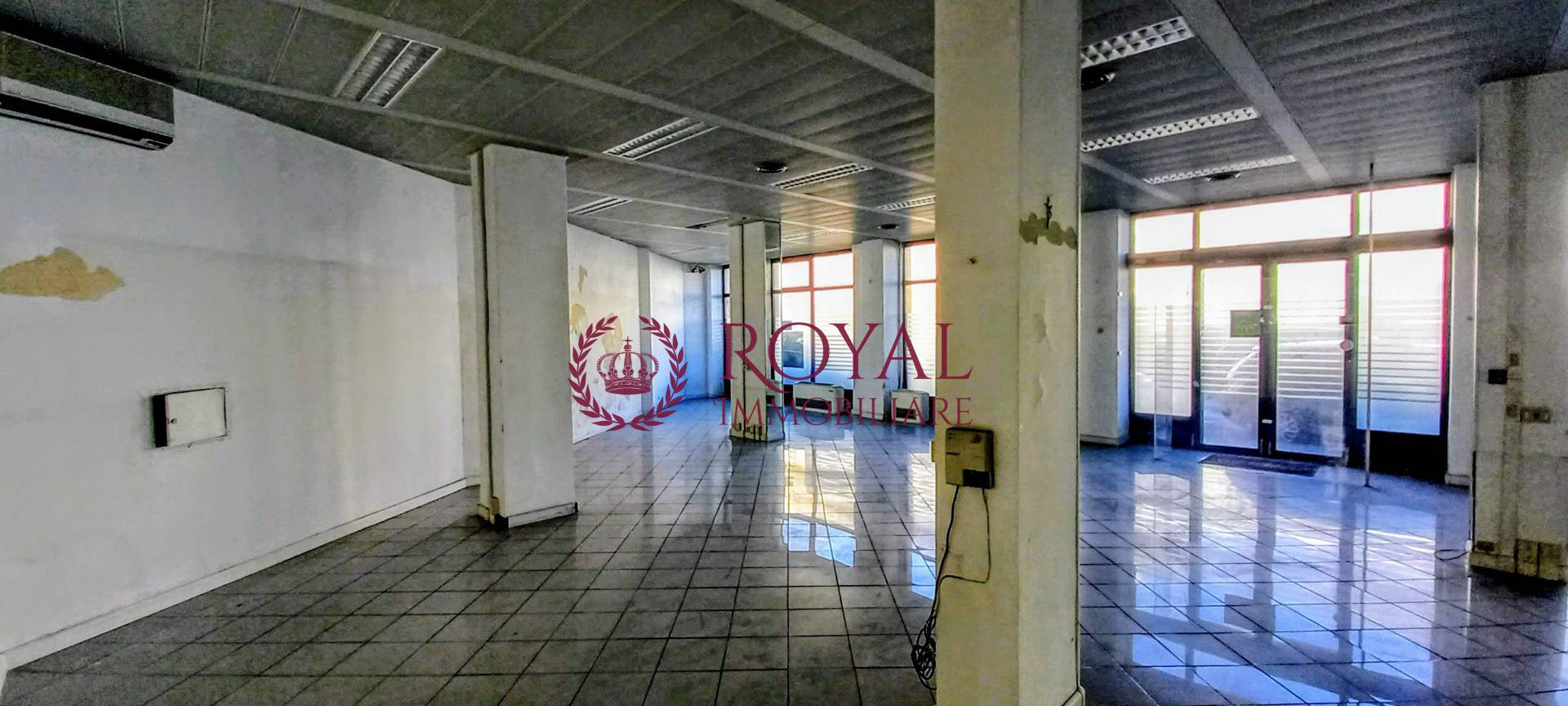 Locale commerciale in vendita a Livorno, Cavour