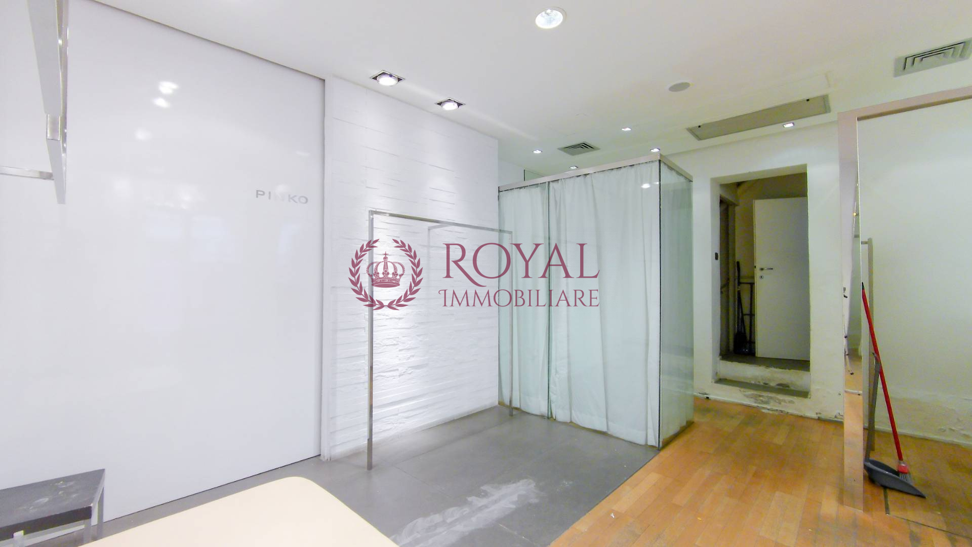 Locale commerciale in affitto a Livorno, Centro