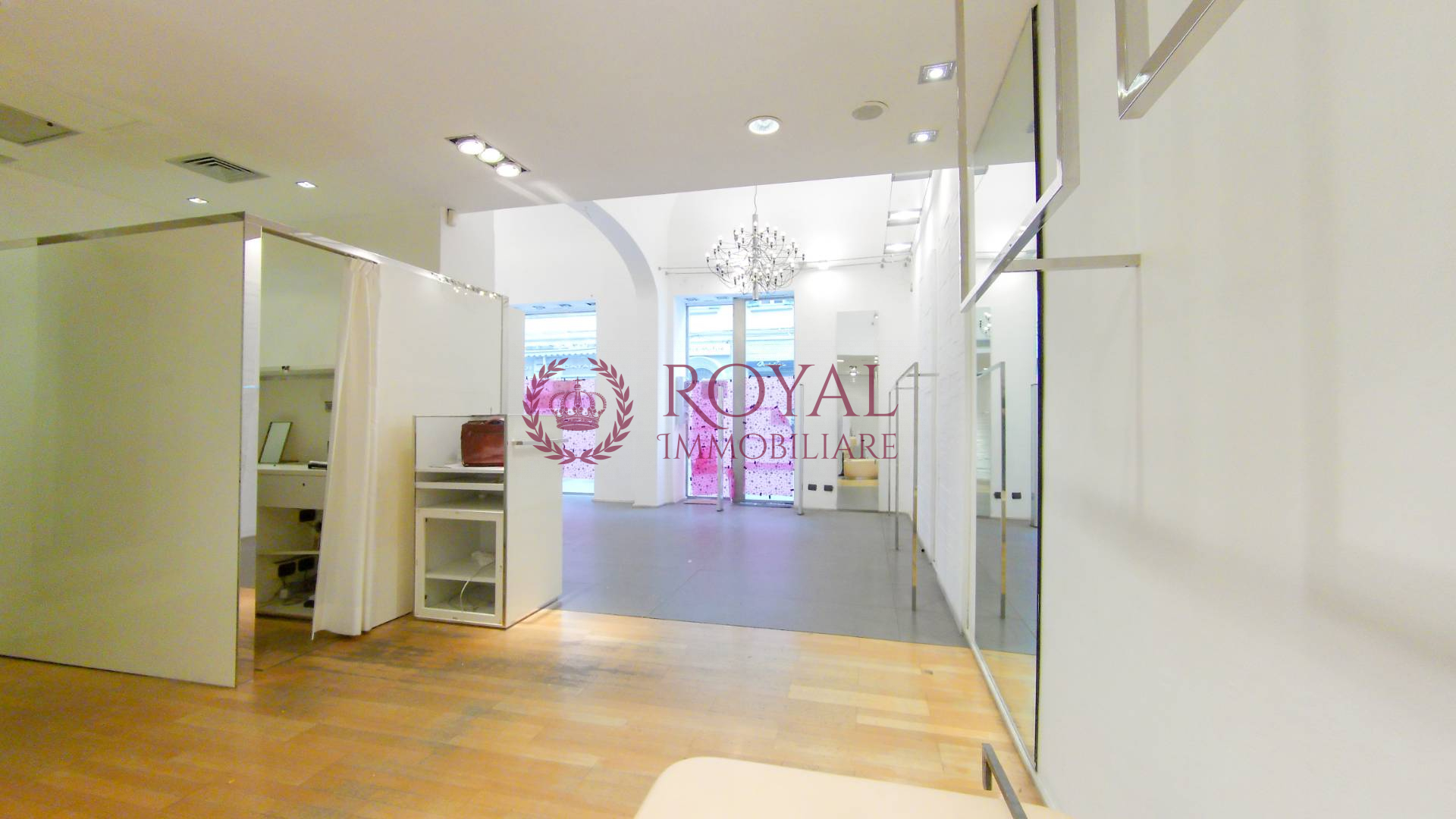 Locale commerciale in affitto a Livorno, Centro