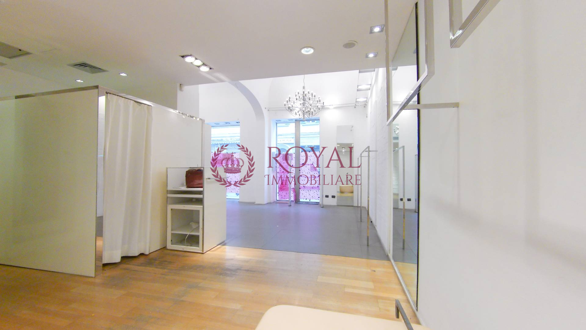 Locale commerciale in affitto a Livorno, Centro