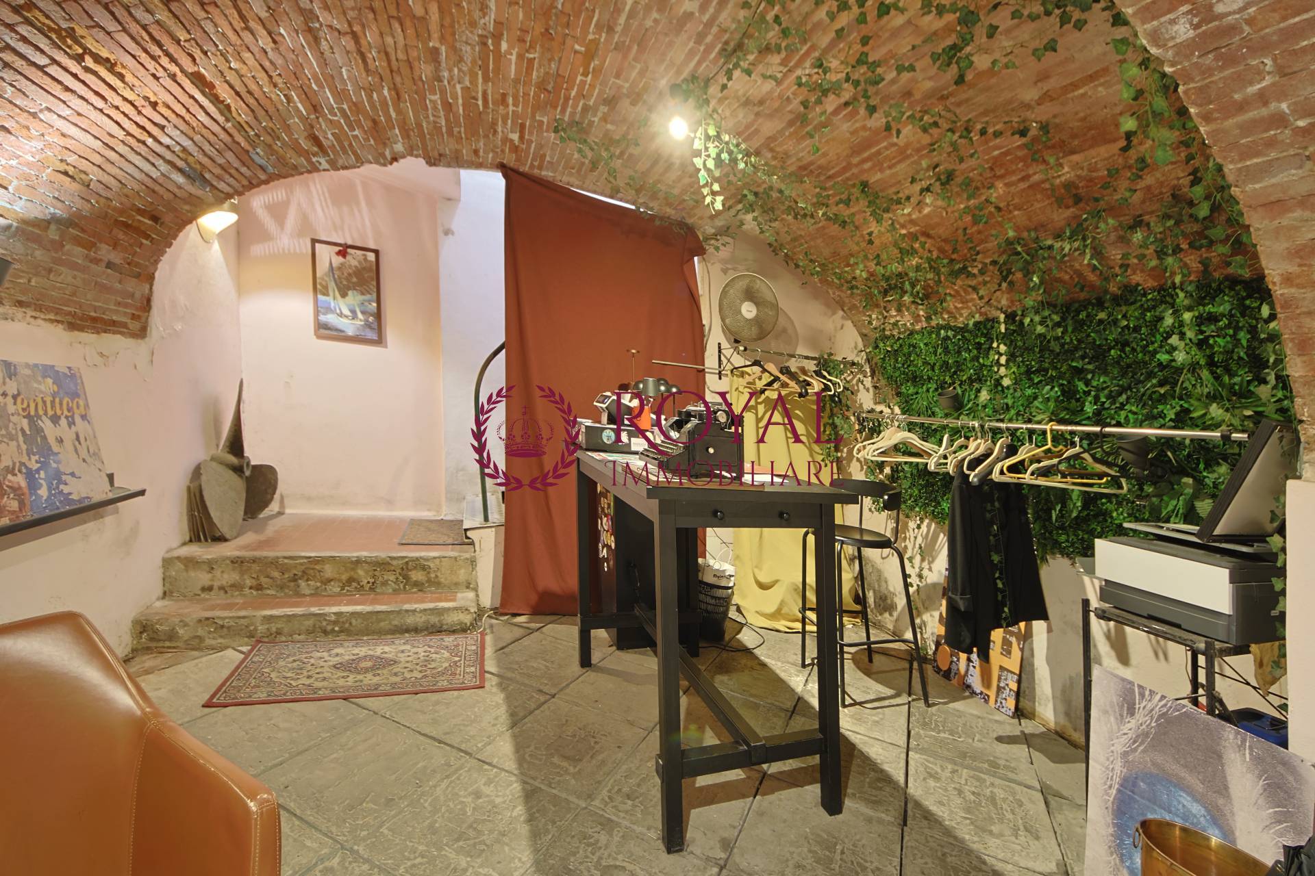 Locale commerciale in vendita a Livorno, Porta a Mare