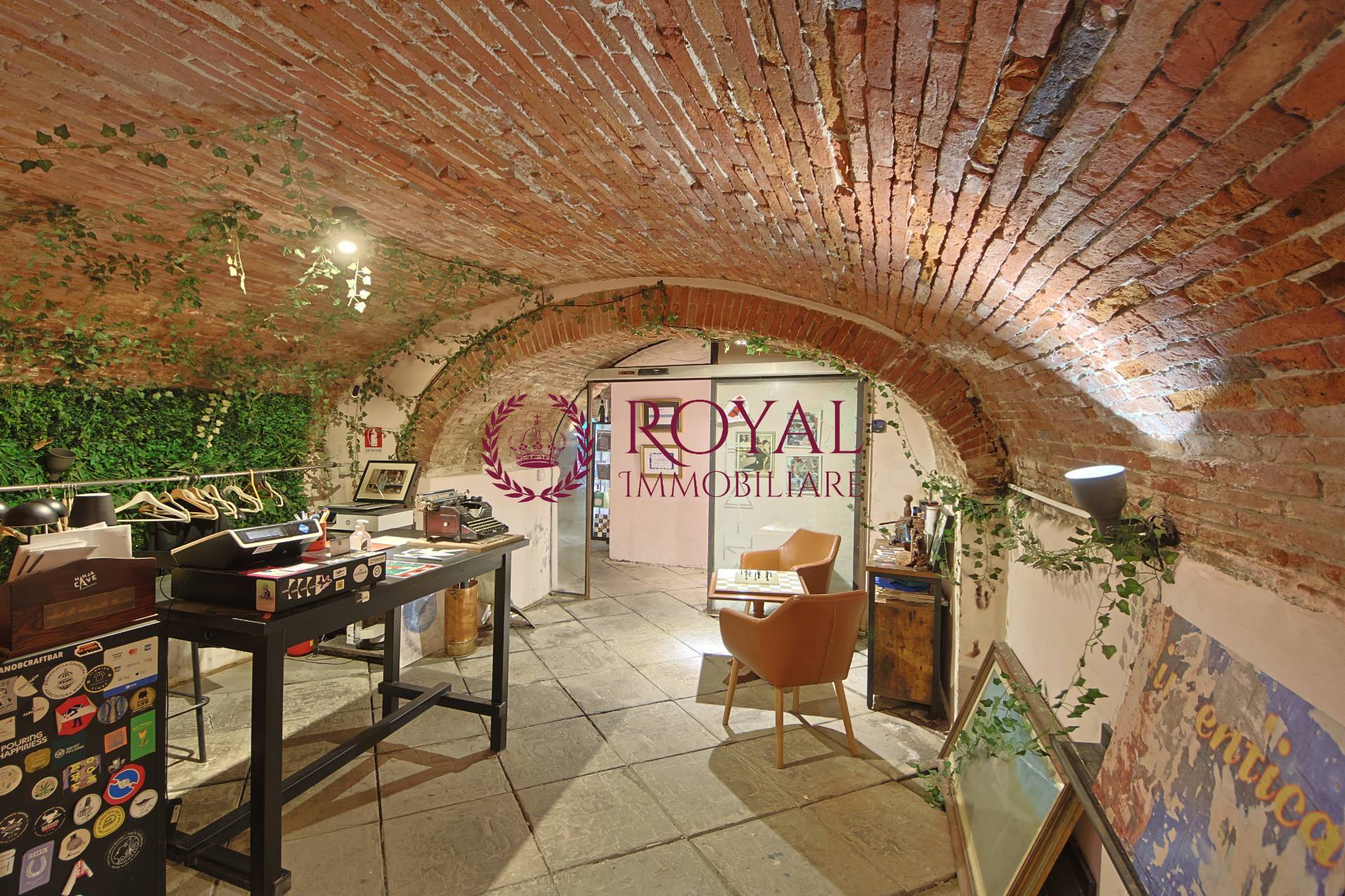 Locale commerciale in vendita a Livorno, Porta a Mare