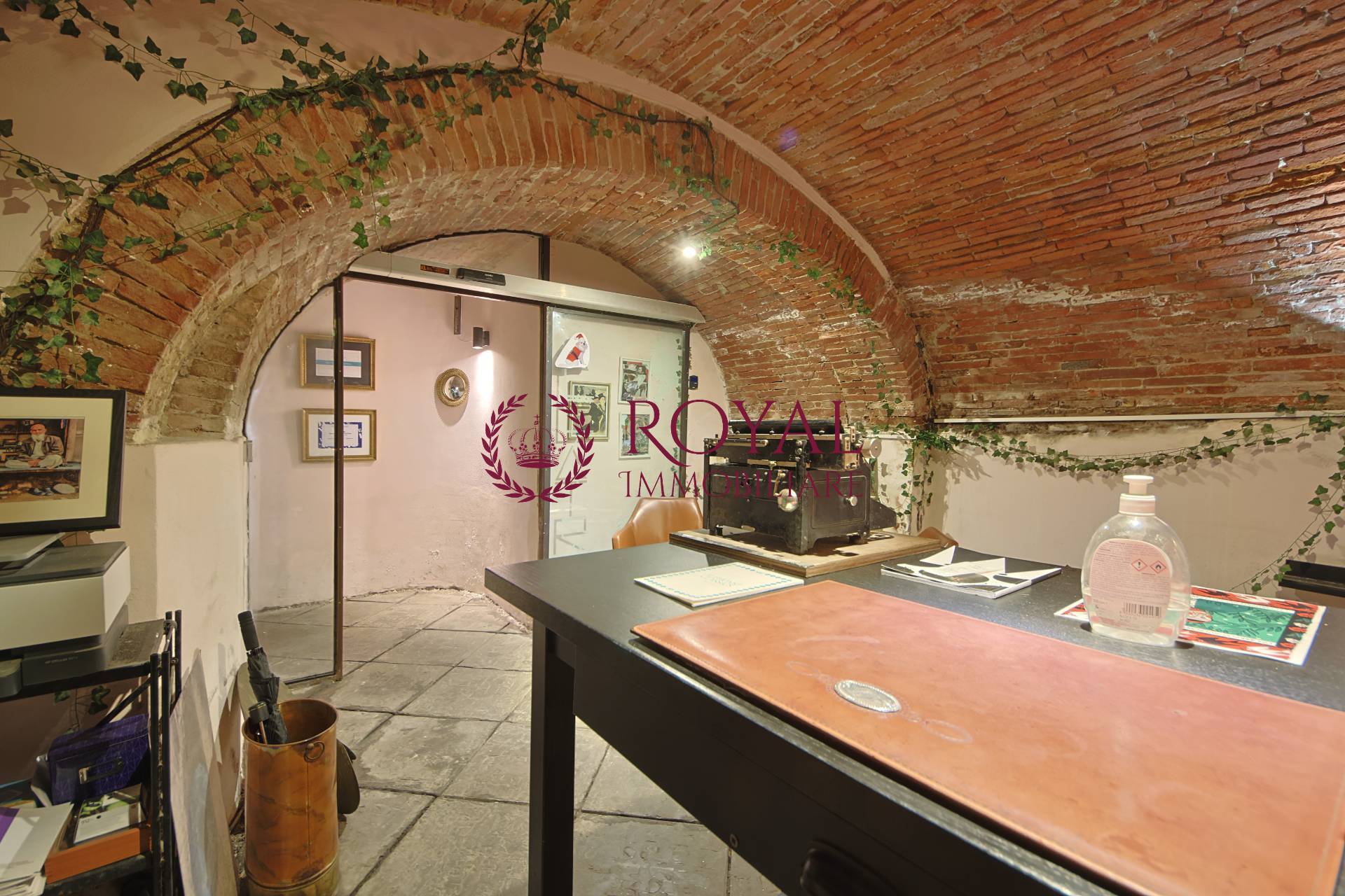 Locale commerciale in vendita a Livorno, Porta a Mare