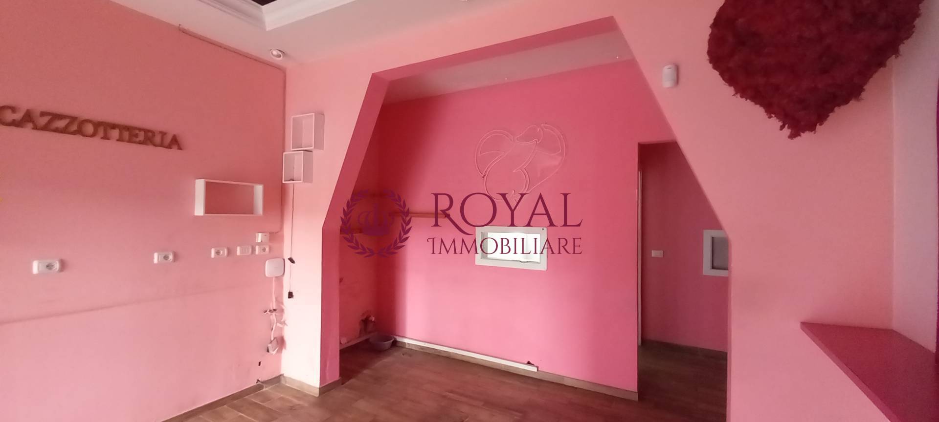 Locale commerciale in affitto a Livorno, Centro