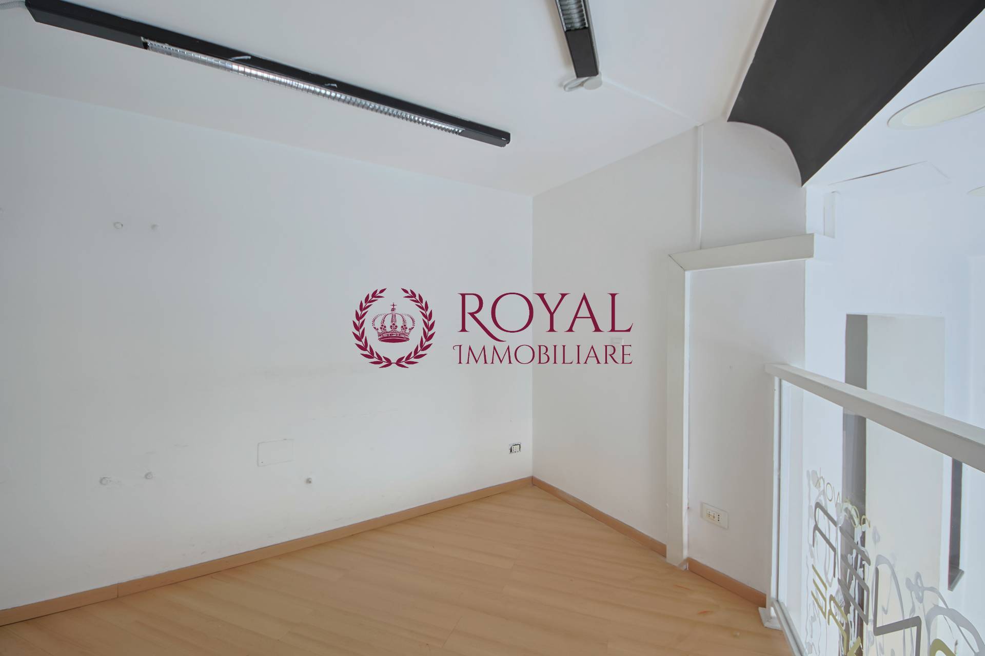 Locale commerciale in affitto a Livorno, Fabbricotti