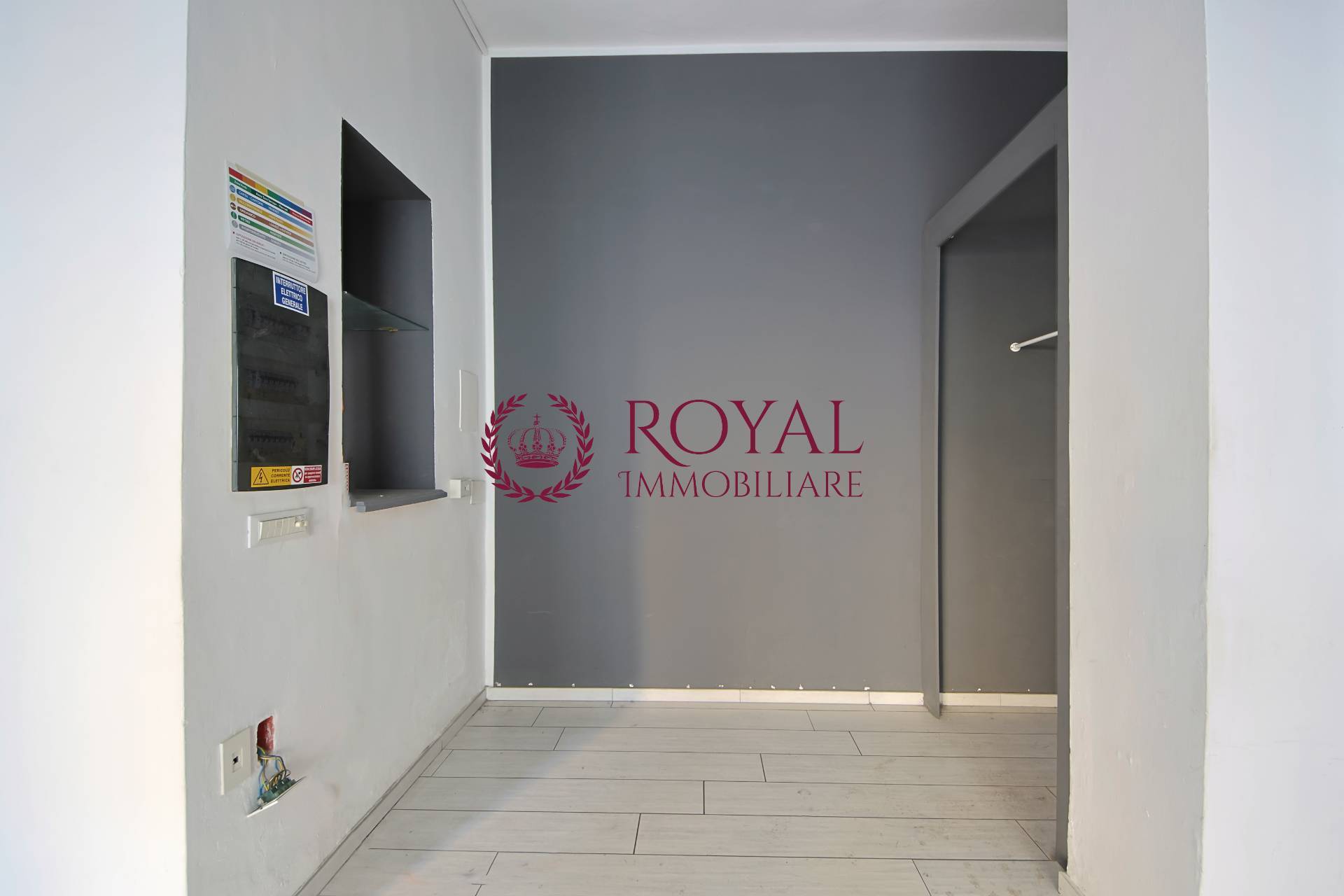 Locale commerciale in vendita a Livorno, Fabbricotti