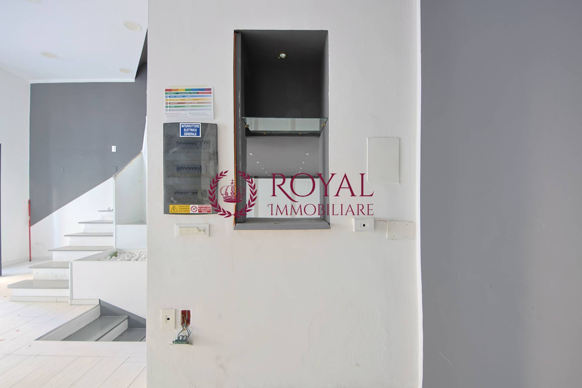 Locale commerciale in vendita a Livorno, Fabbricotti