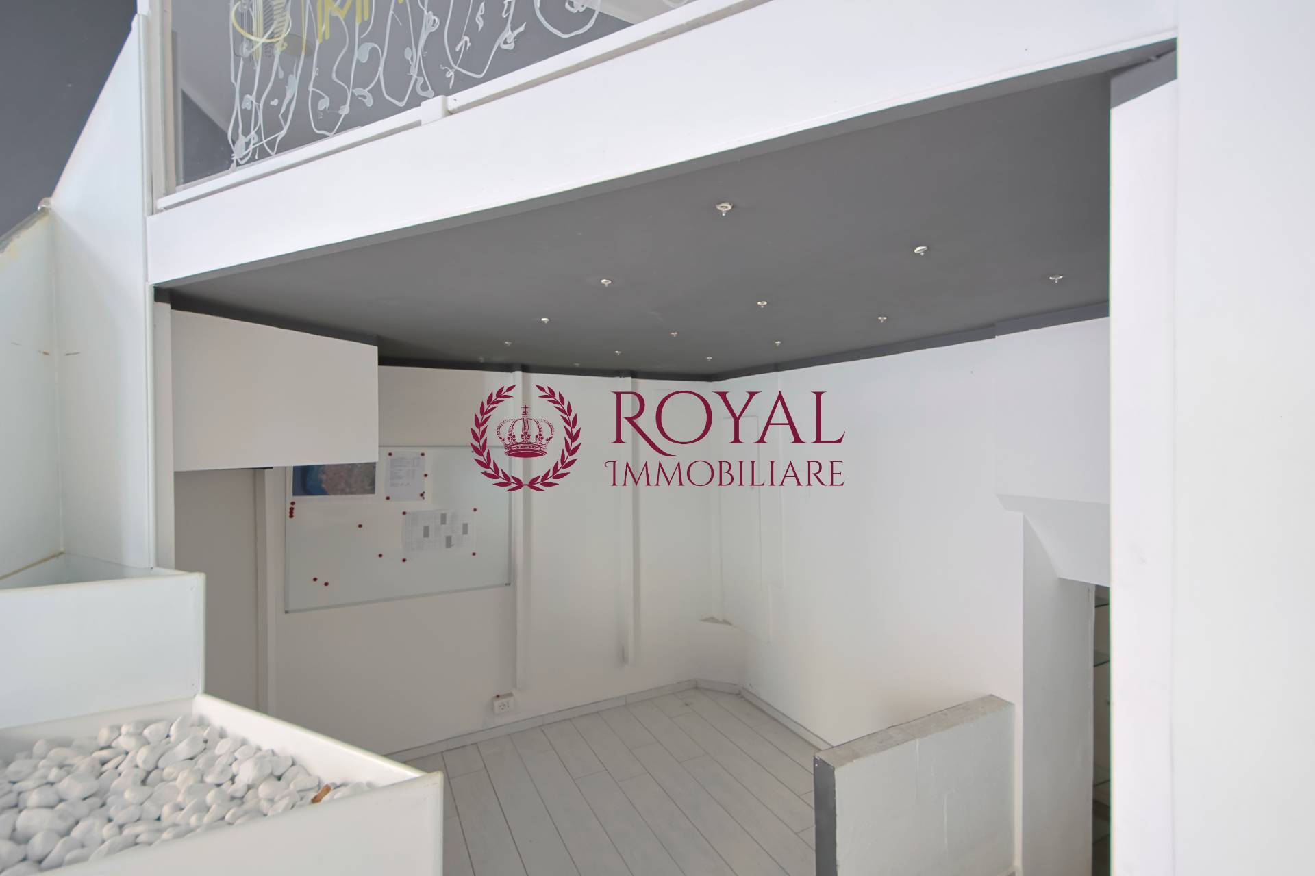 Locale commerciale in vendita a Livorno, Fabbricotti