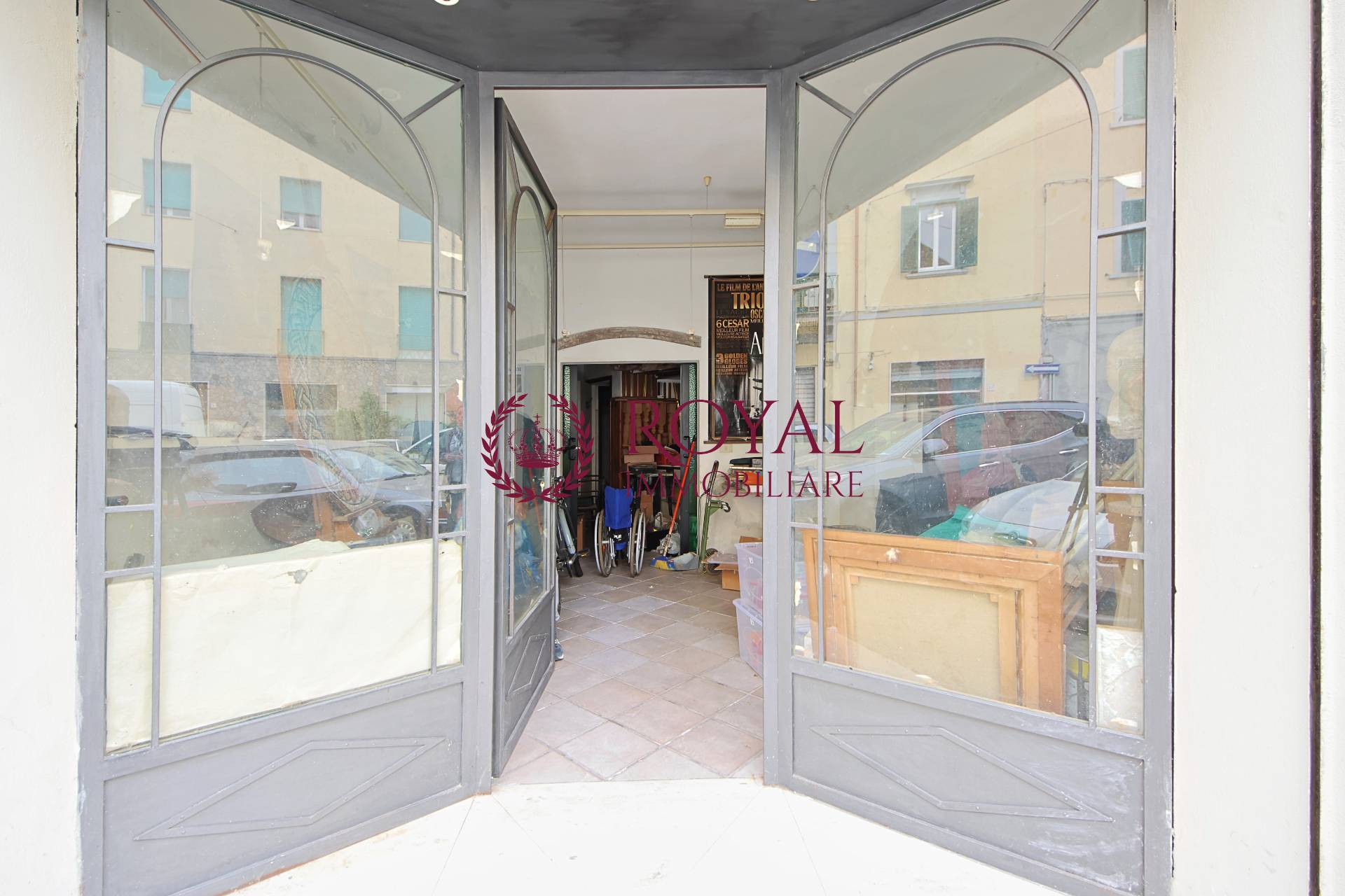 Deposito in vendita a Livorno, Cavour