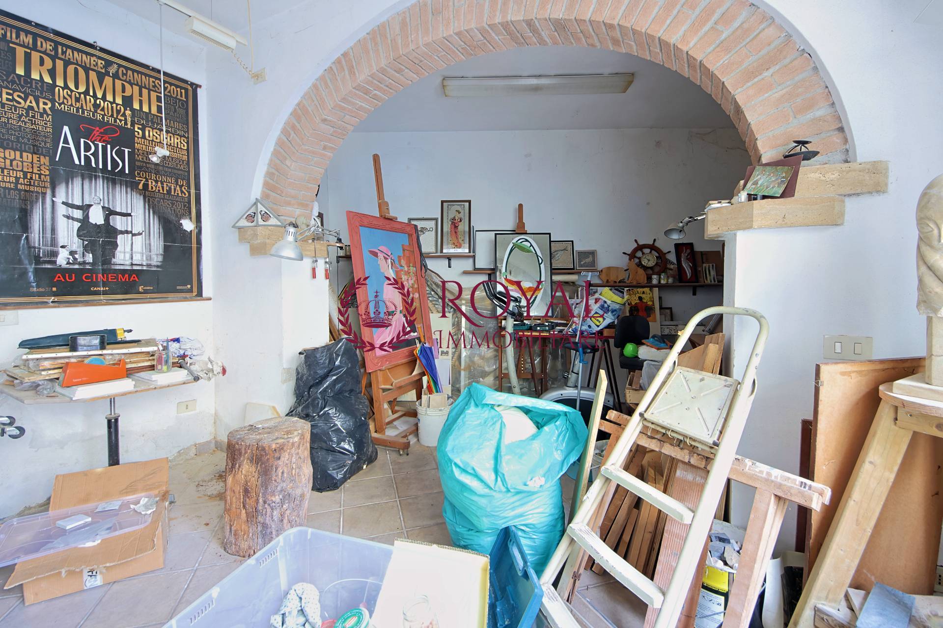 Deposito in vendita a Livorno, Cavour