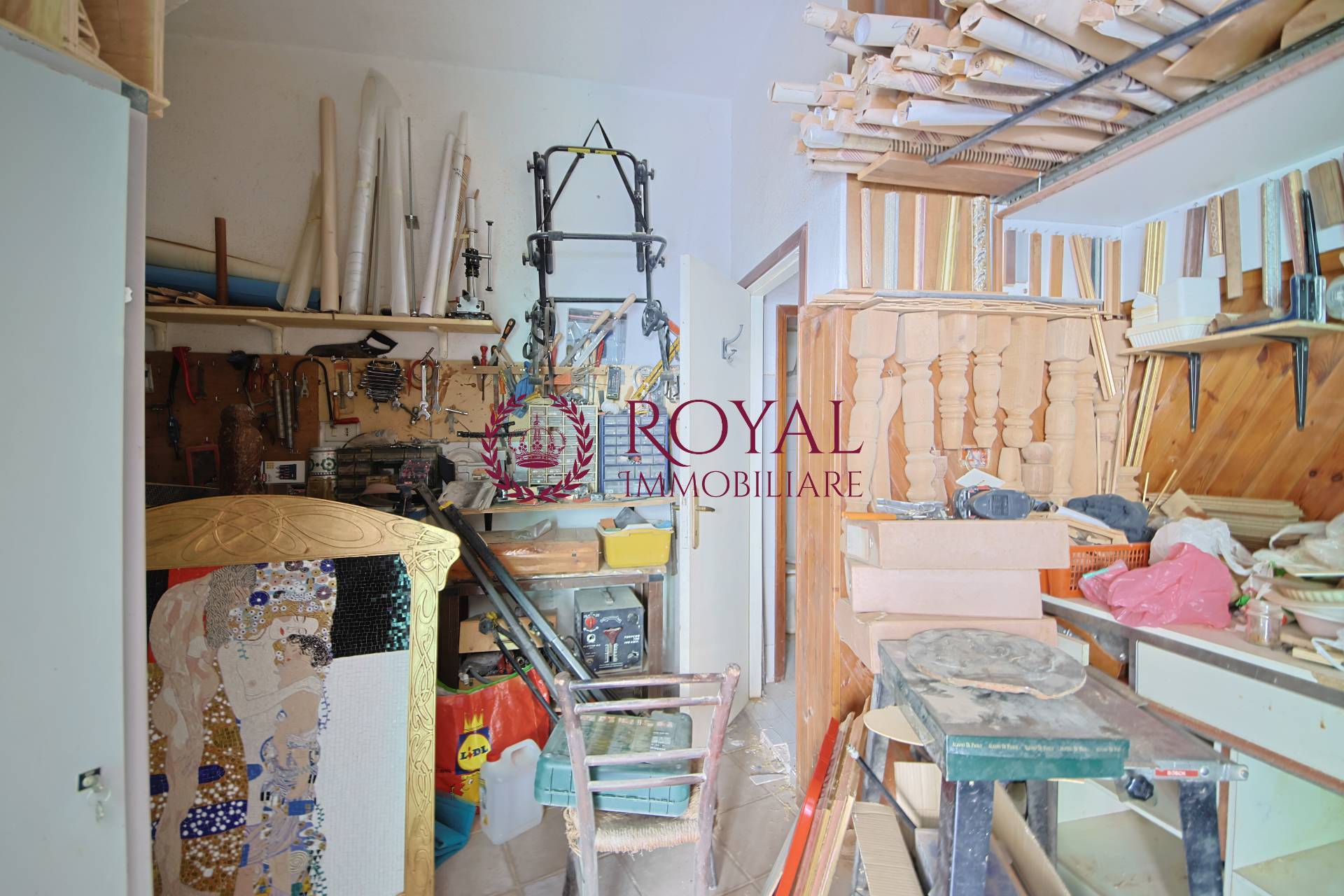 Deposito in vendita a Livorno, Cavour