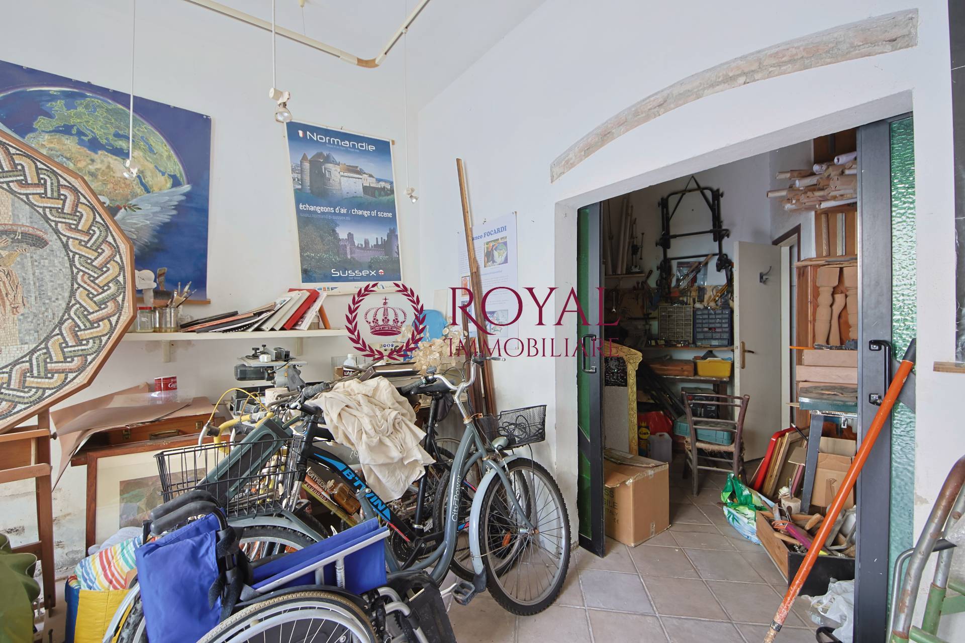 Deposito in vendita a Livorno, Cavour