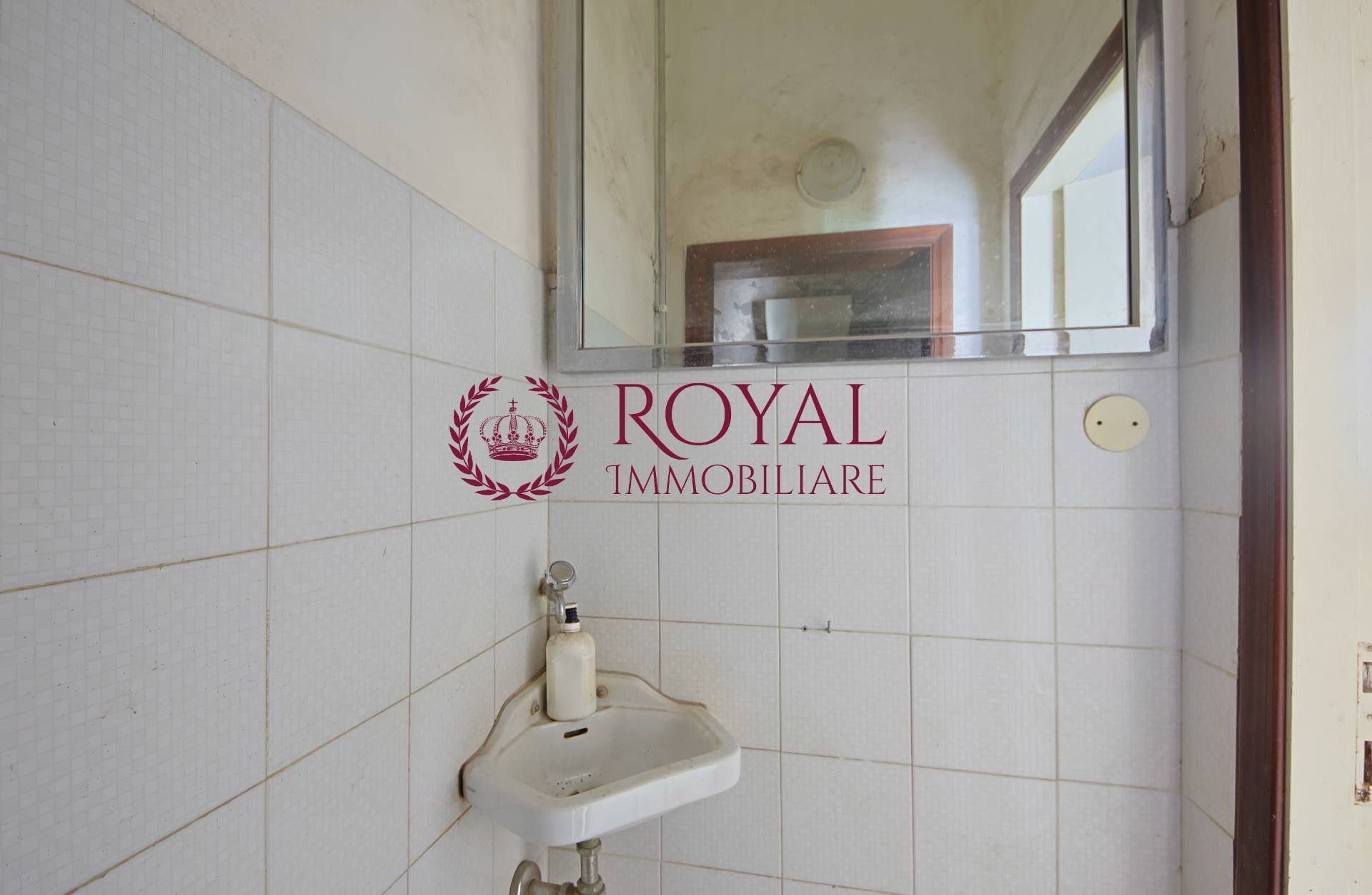 Deposito in vendita a Livorno, Cavour