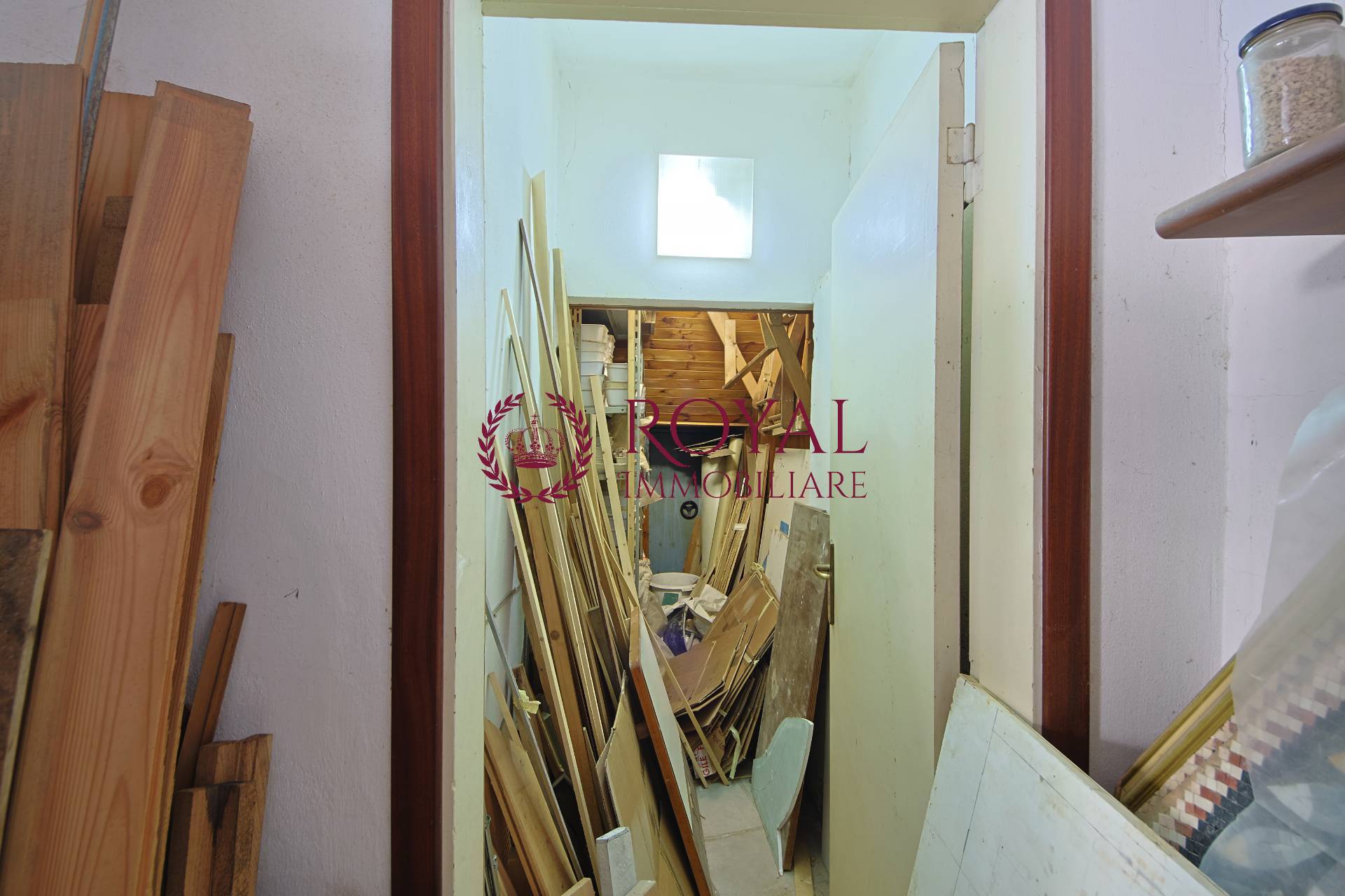 Deposito in vendita a Livorno, Cavour