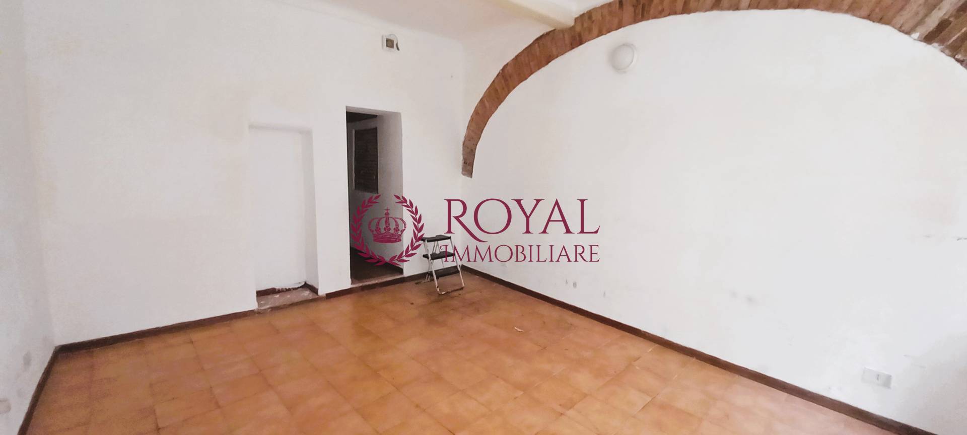 Locale commerciale in affitto a Livorno, Borgo Cappuccini