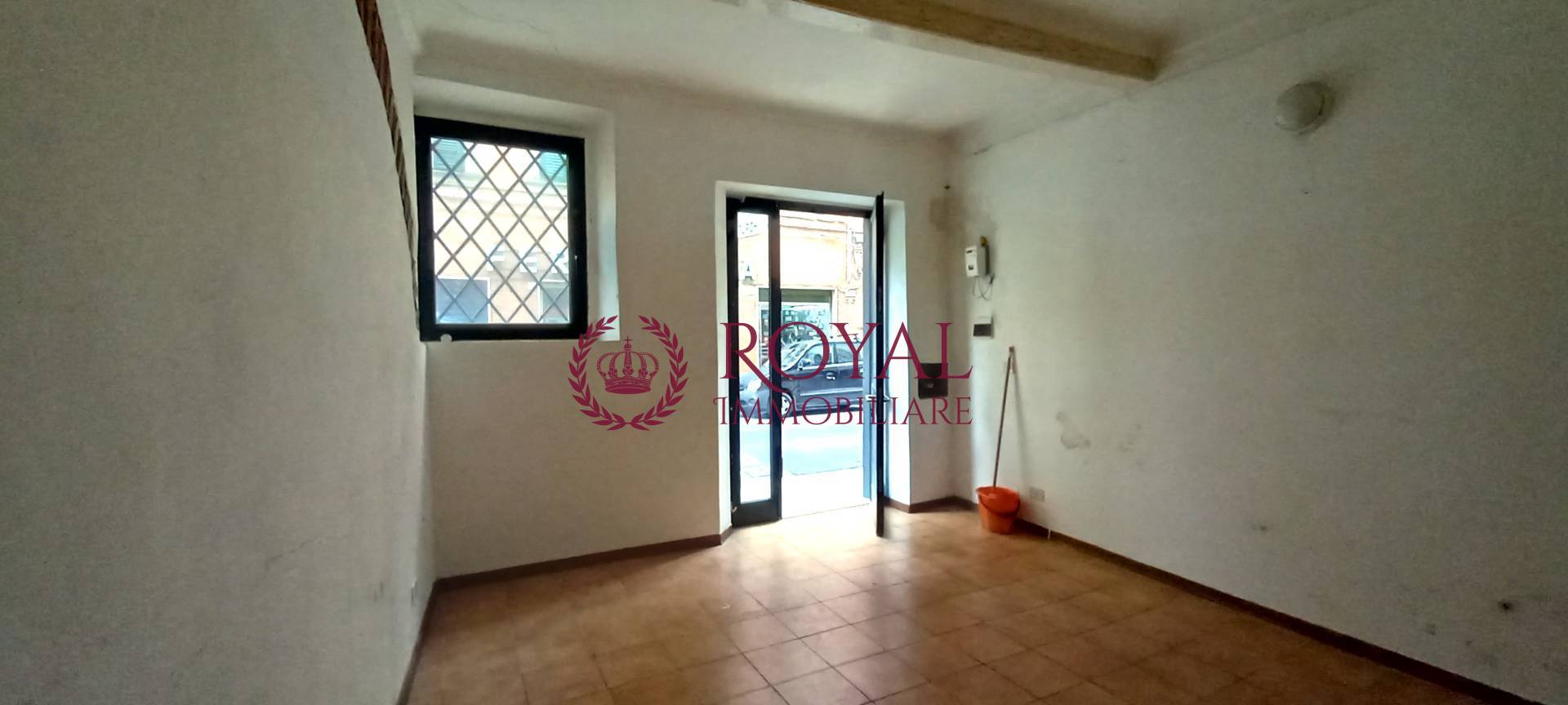 Locale commerciale in affitto a Livorno, Borgo Cappuccini