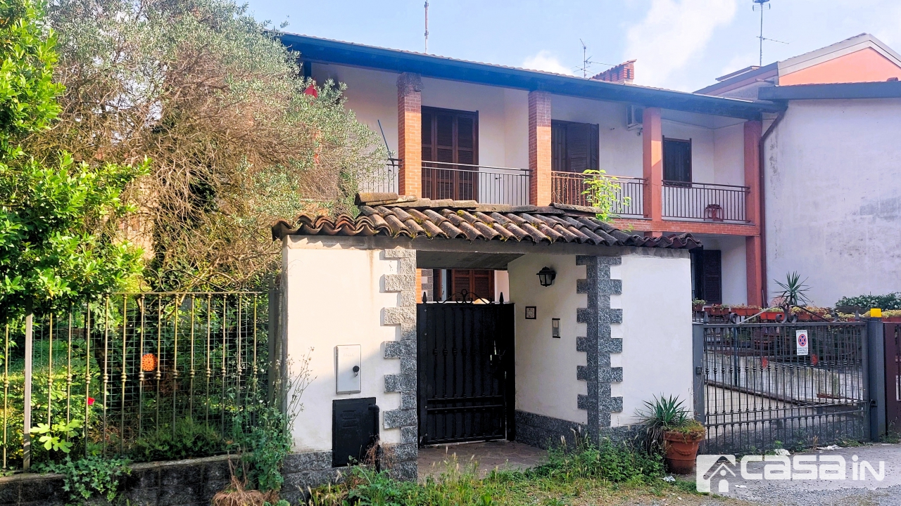 Casa indipendente con giardino in via della croce, Bussero