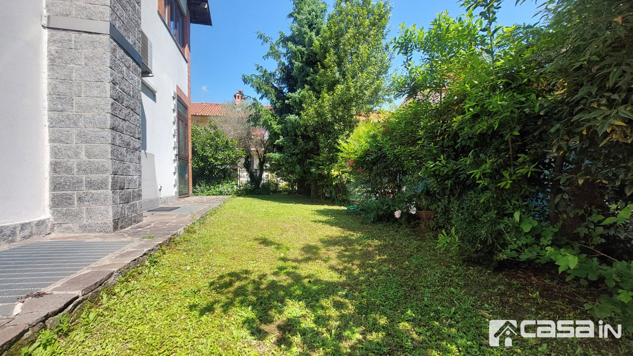 Casa indipendente con giardino in via della croce, Bussero