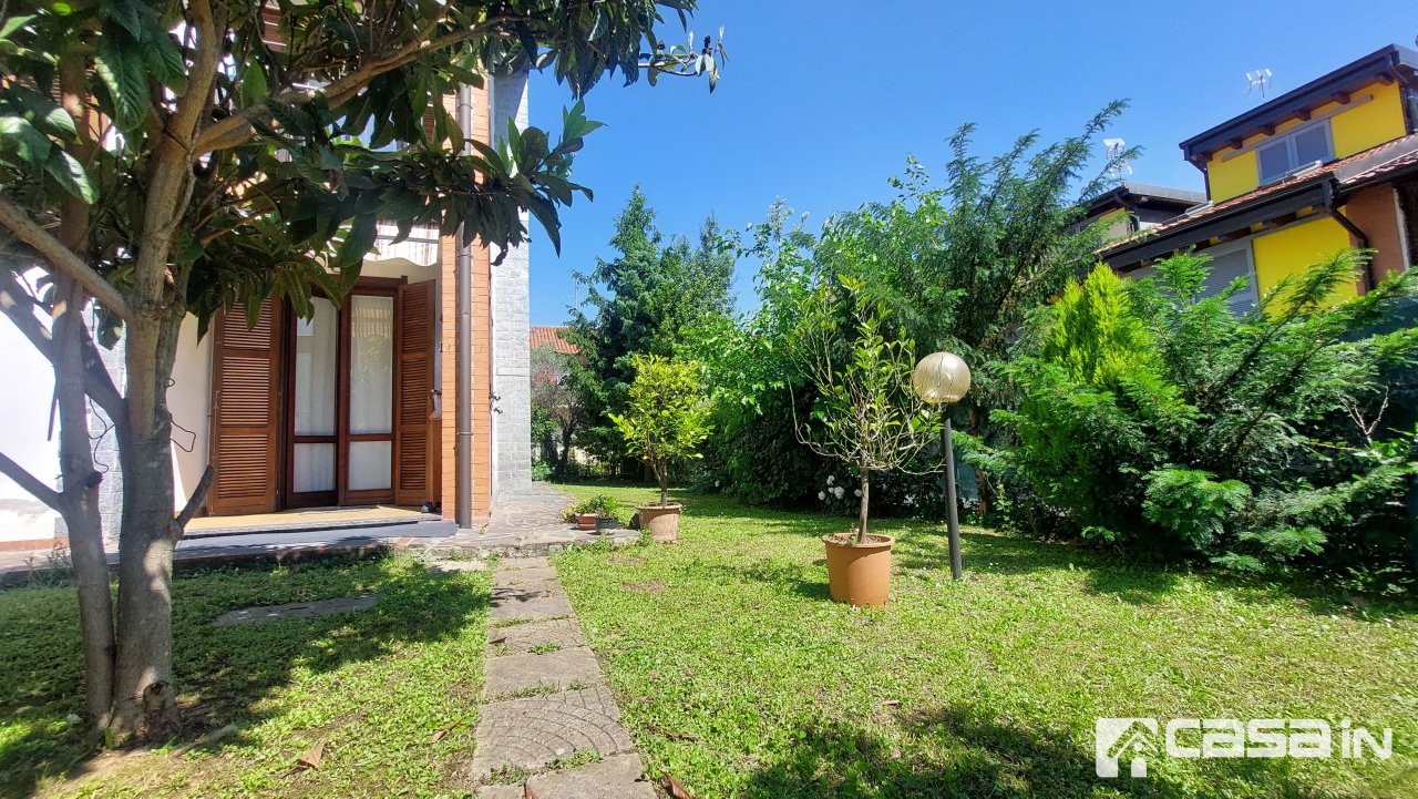 Casa indipendente con giardino in via della croce, Bussero